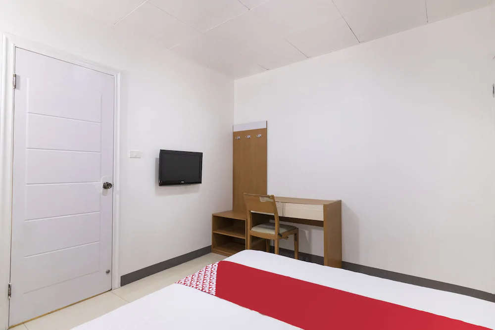 Lucky Hotel by OYO Rooms