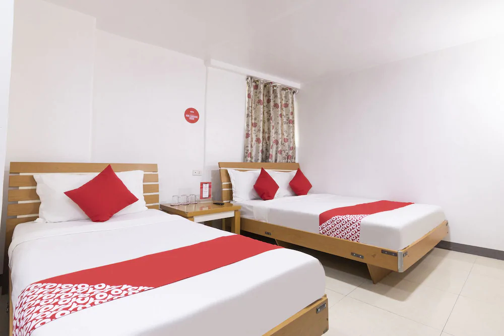 Lucky Hotel by OYO Rooms