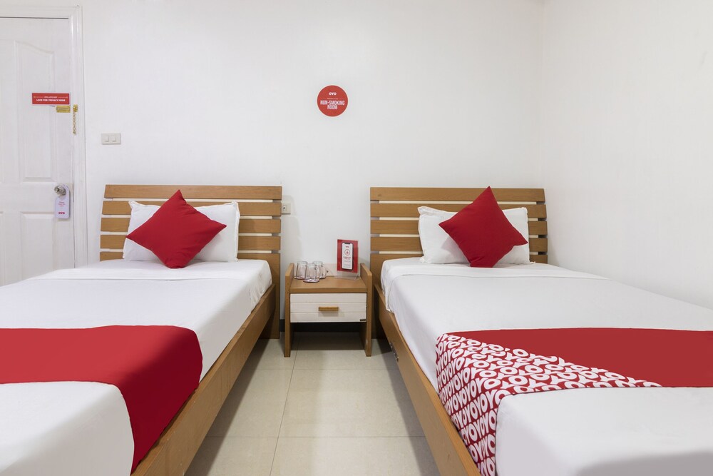 Lucky Hotel by OYO Rooms