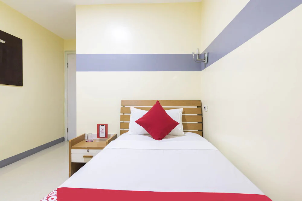 Lucky Hotel by OYO Rooms