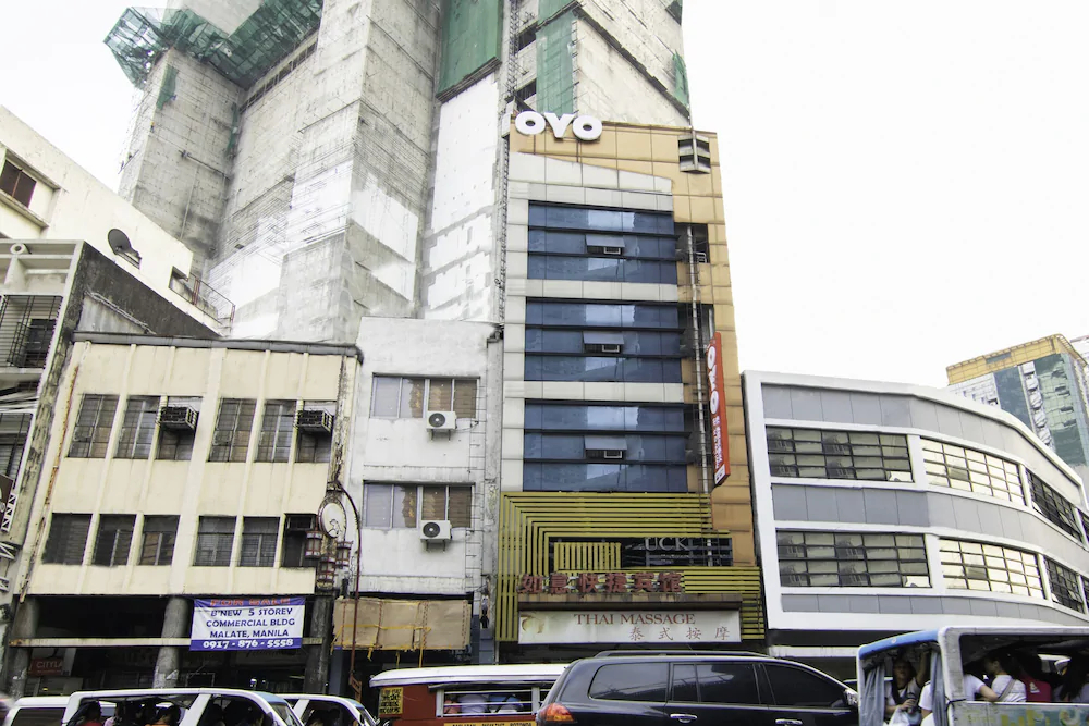 Lucky Hotel by OYO Rooms