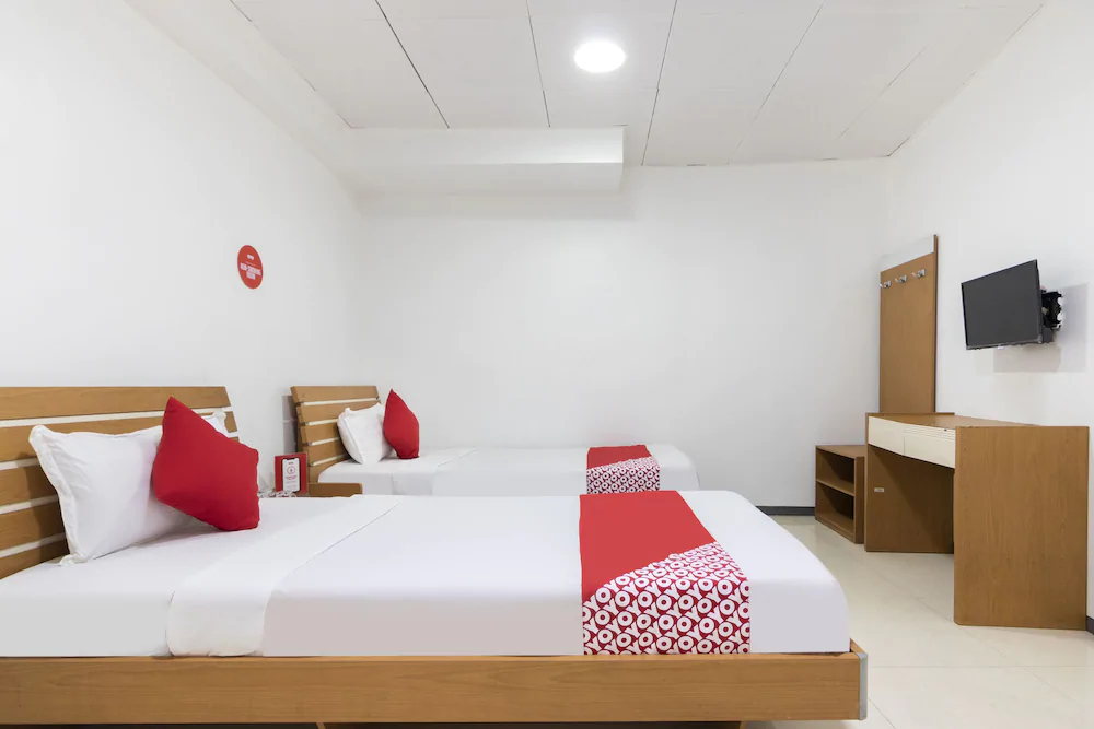 Lucky Hotel by OYO Rooms