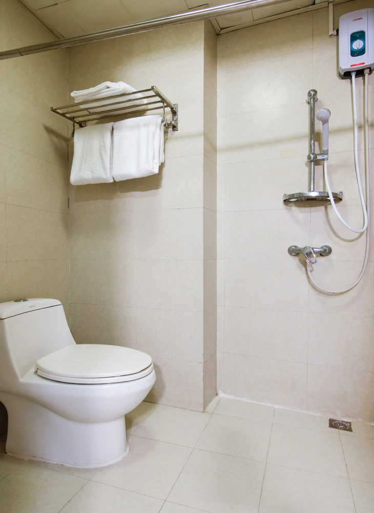 Lucky Hotel by OYO Rooms