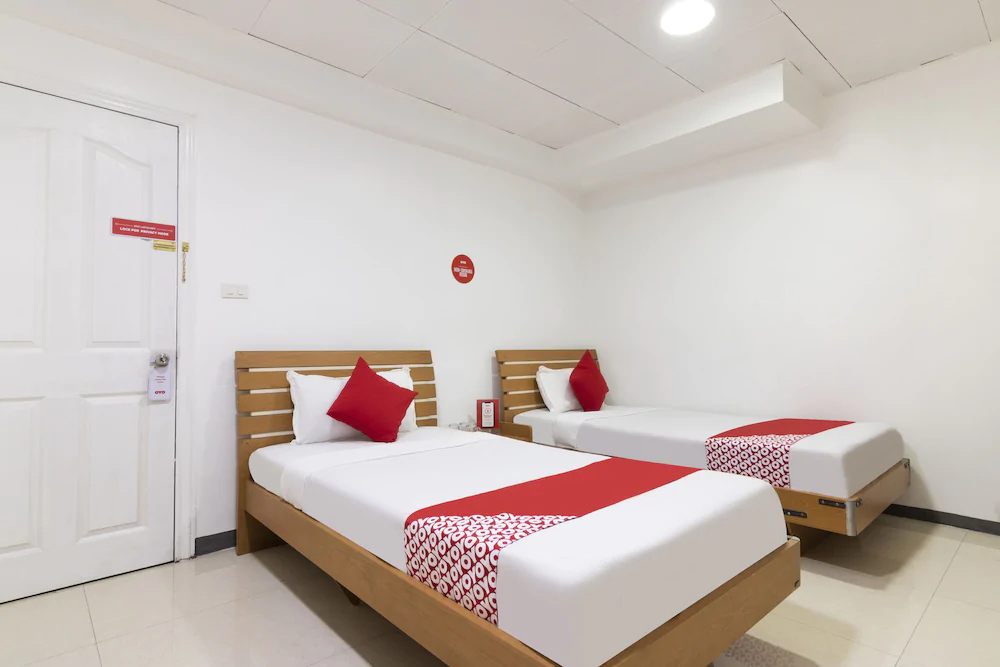 Lucky Hotel by OYO Rooms