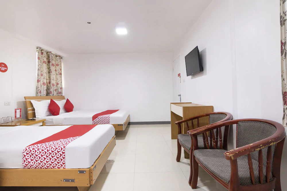 Lucky Hotel by OYO Rooms