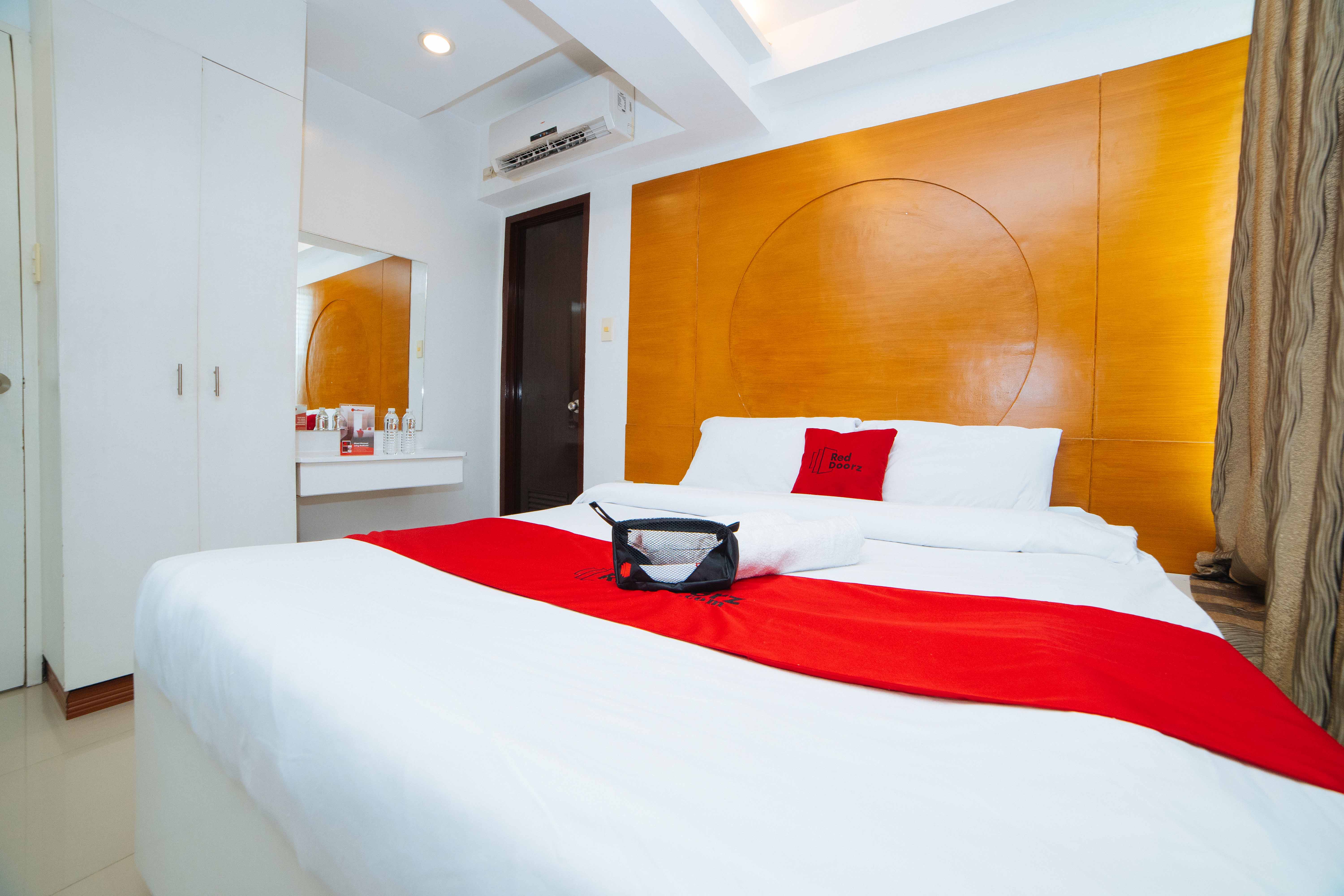 New Orleans Hotel by RedDoorz
