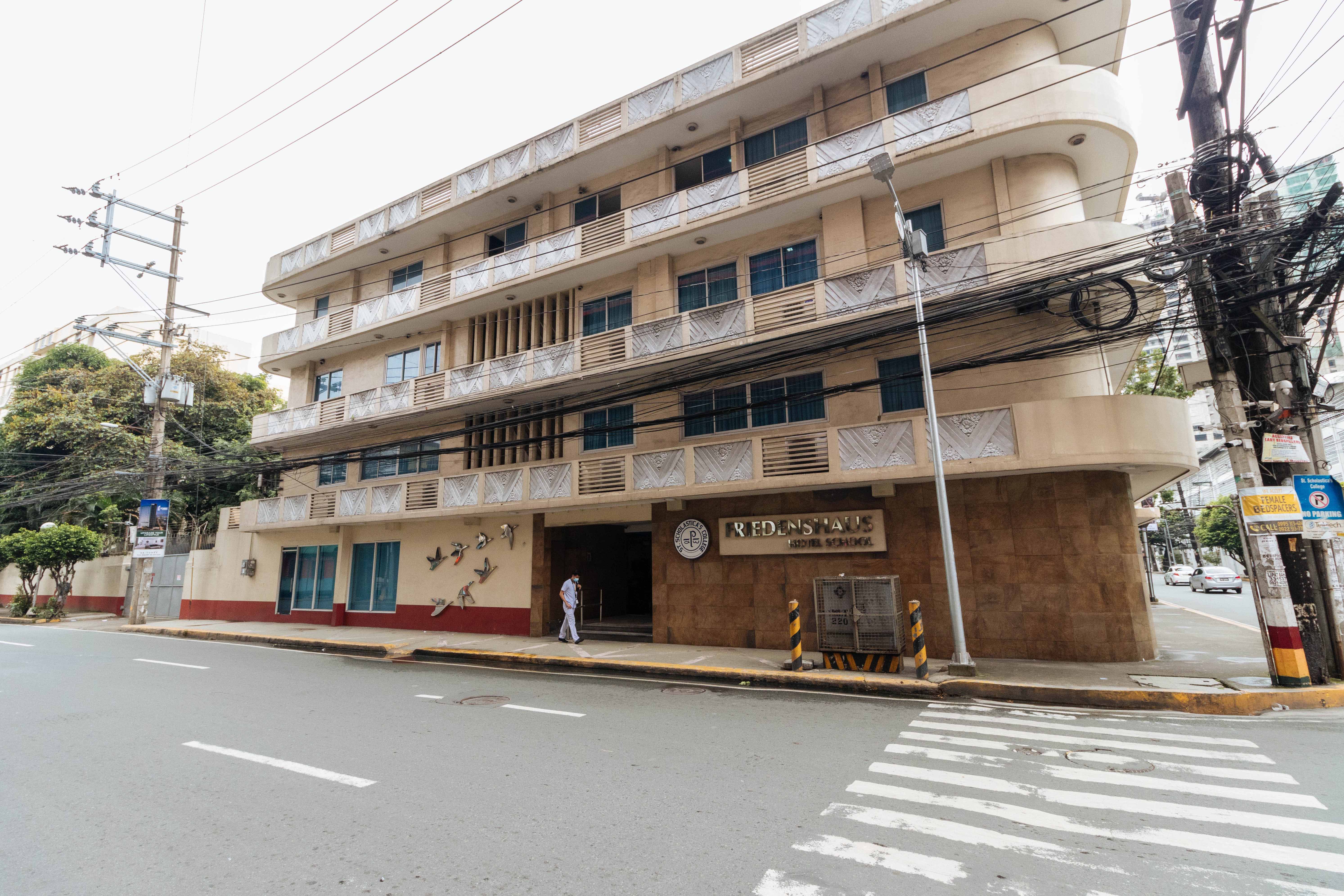 RedDoorz Plus near Vito Cruz Manila