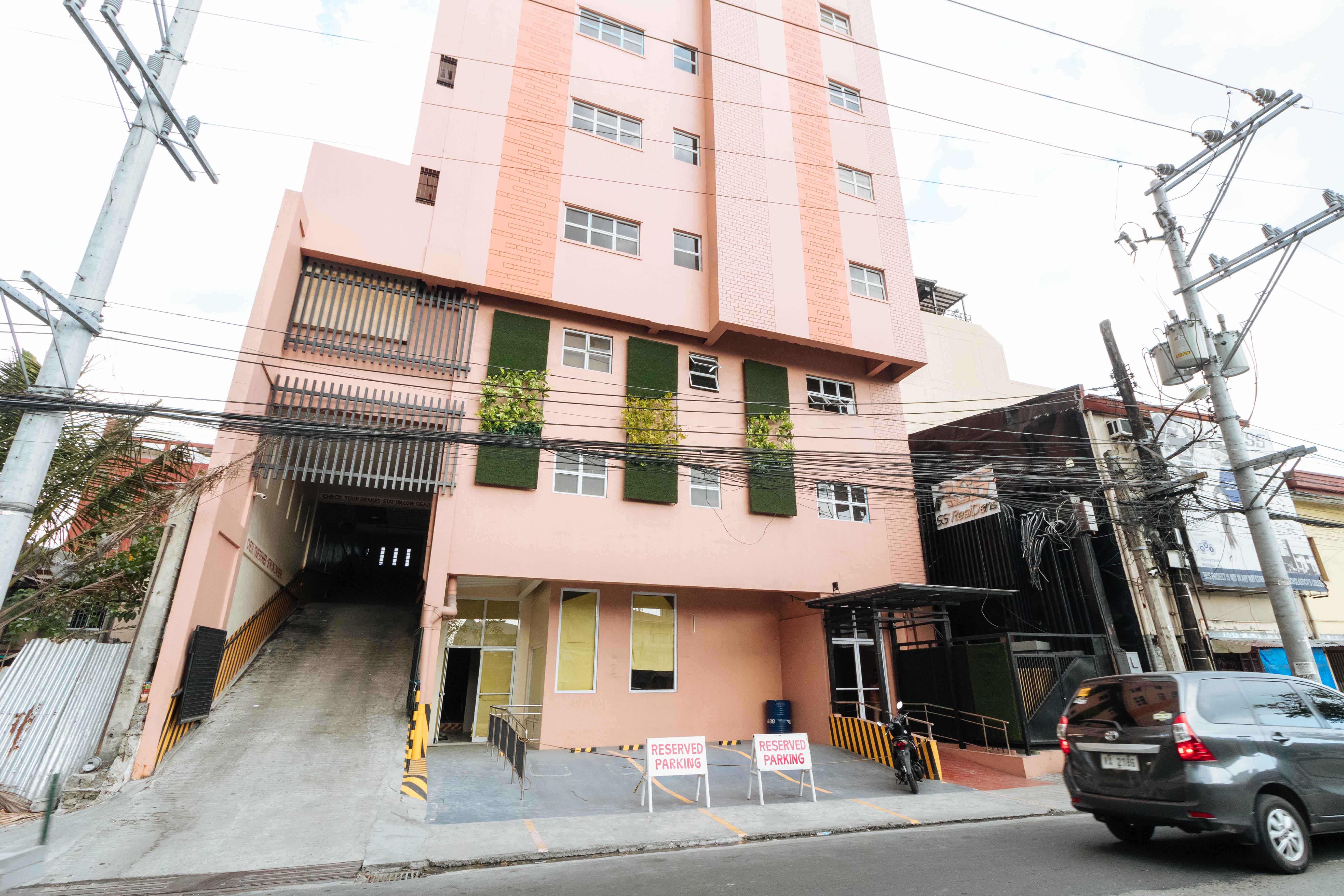 RedDoorz Plus @ RSG SS Residens Vito Cruz