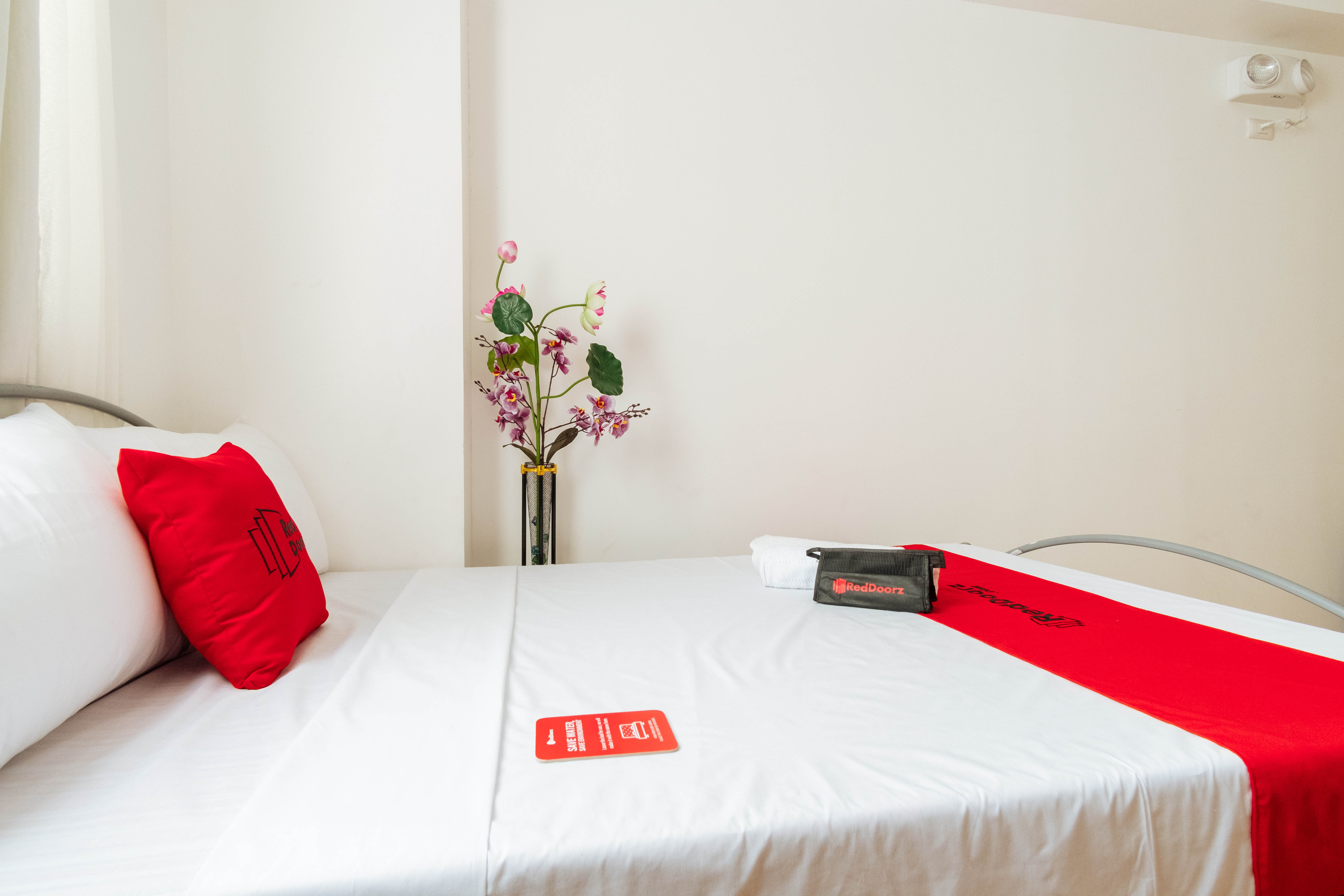 RedDoorz Premium @ Amaia Skies Avenida