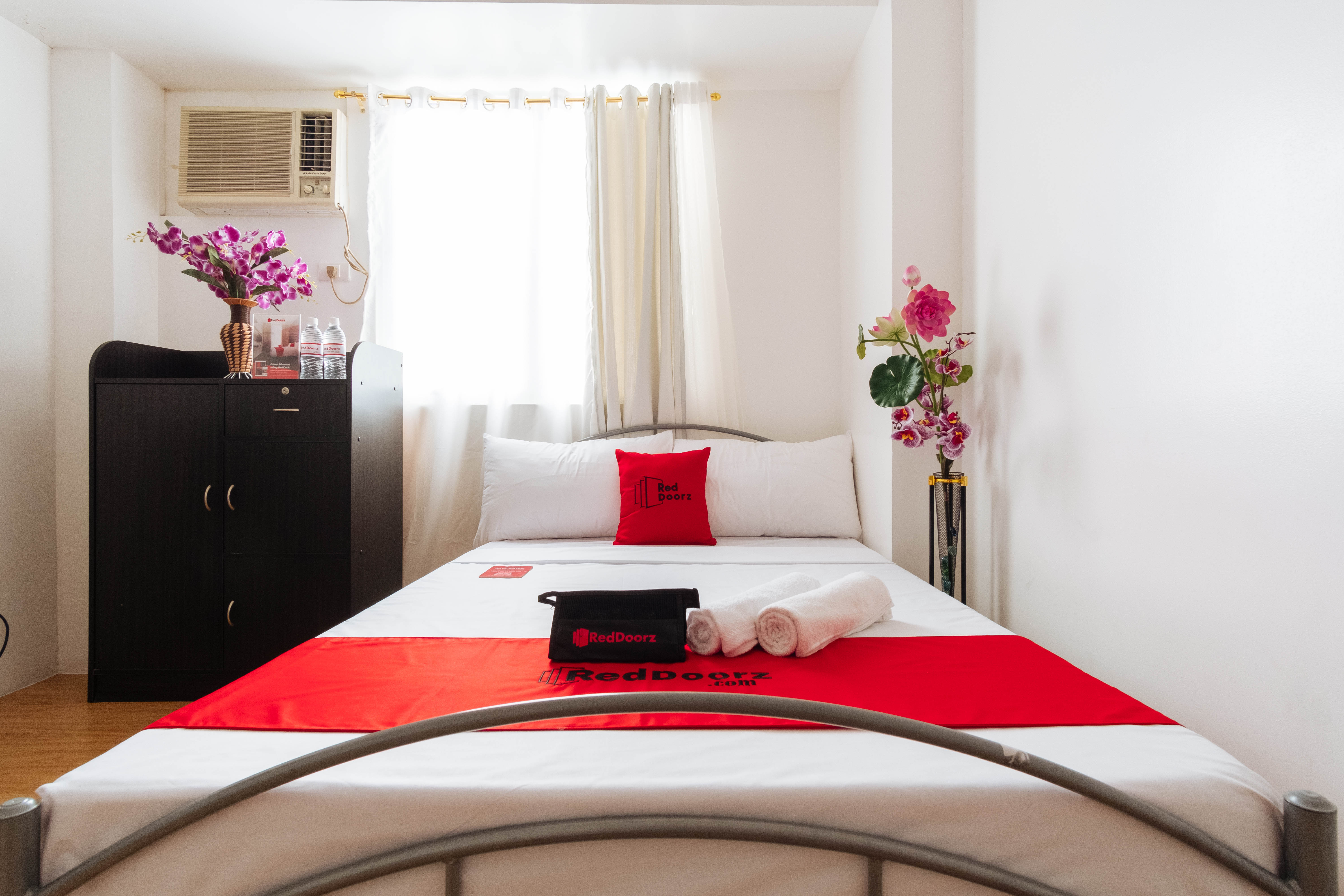 RedDoorz Premium @ Amaia Skies Avenida