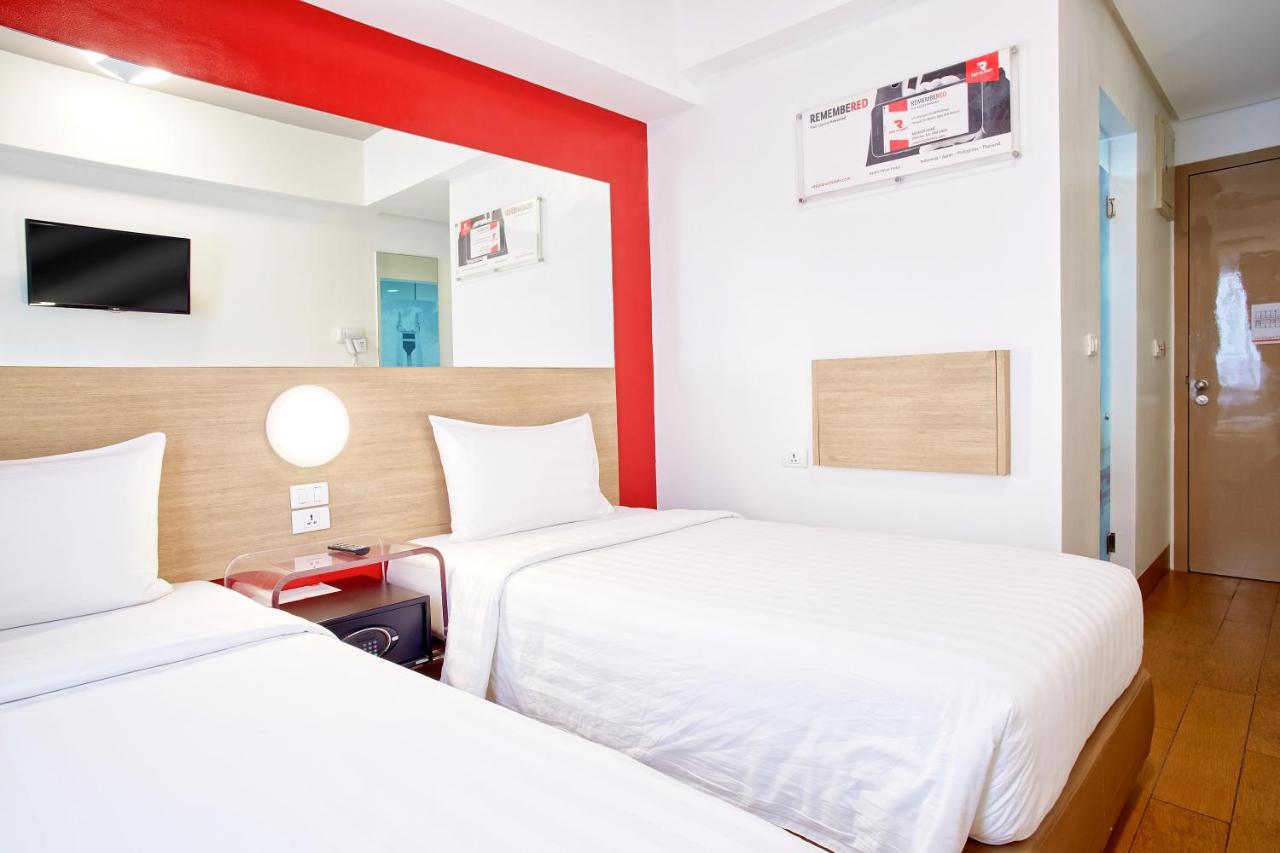 Red Planet Aseana City