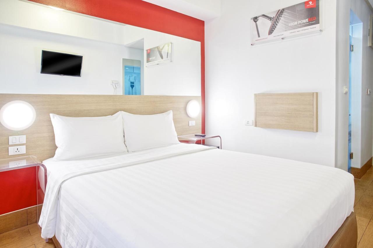 Red Planet Aseana City