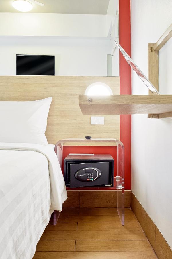 Red Planet Aseana City