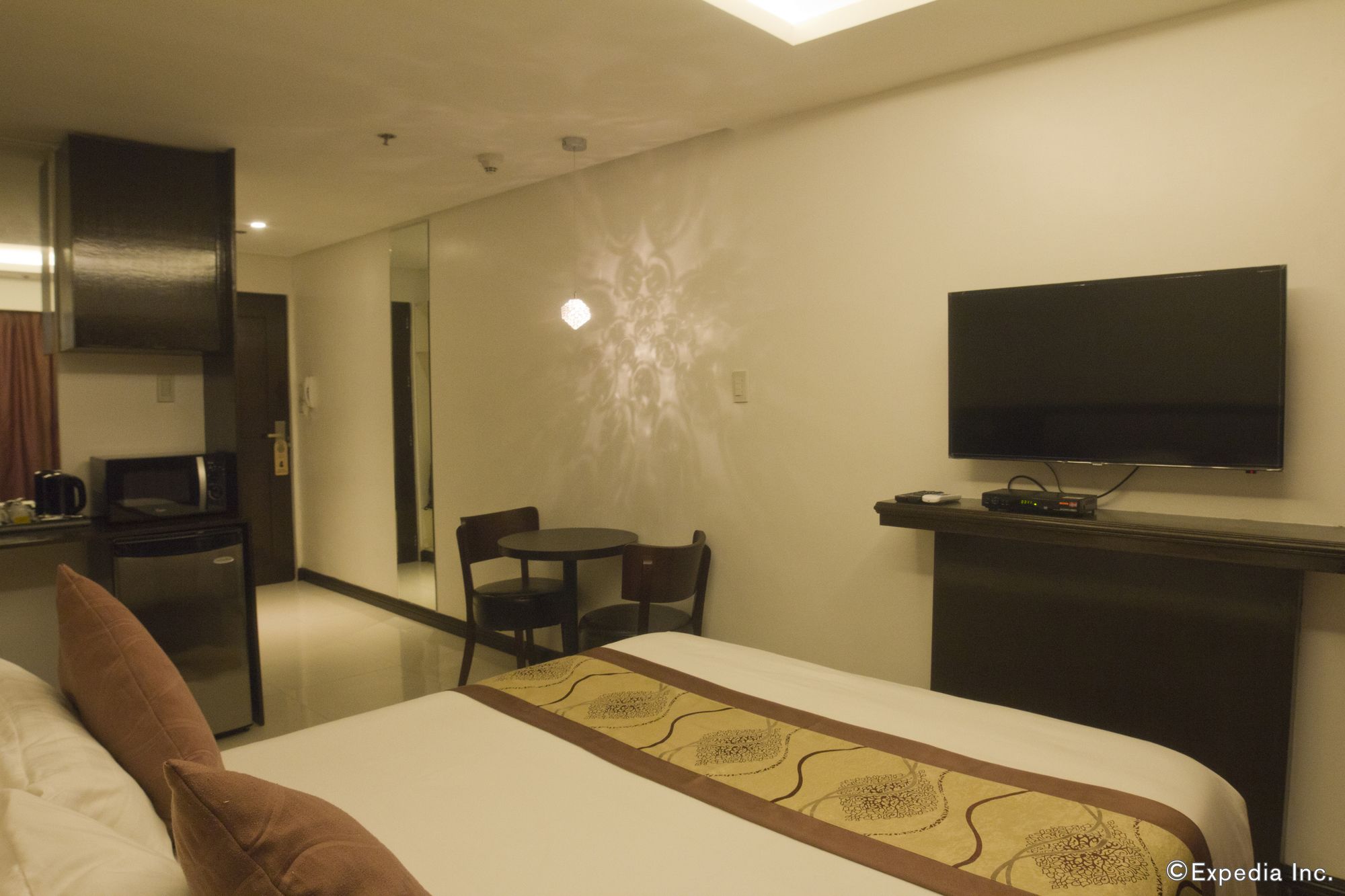 Regency Grand Suites