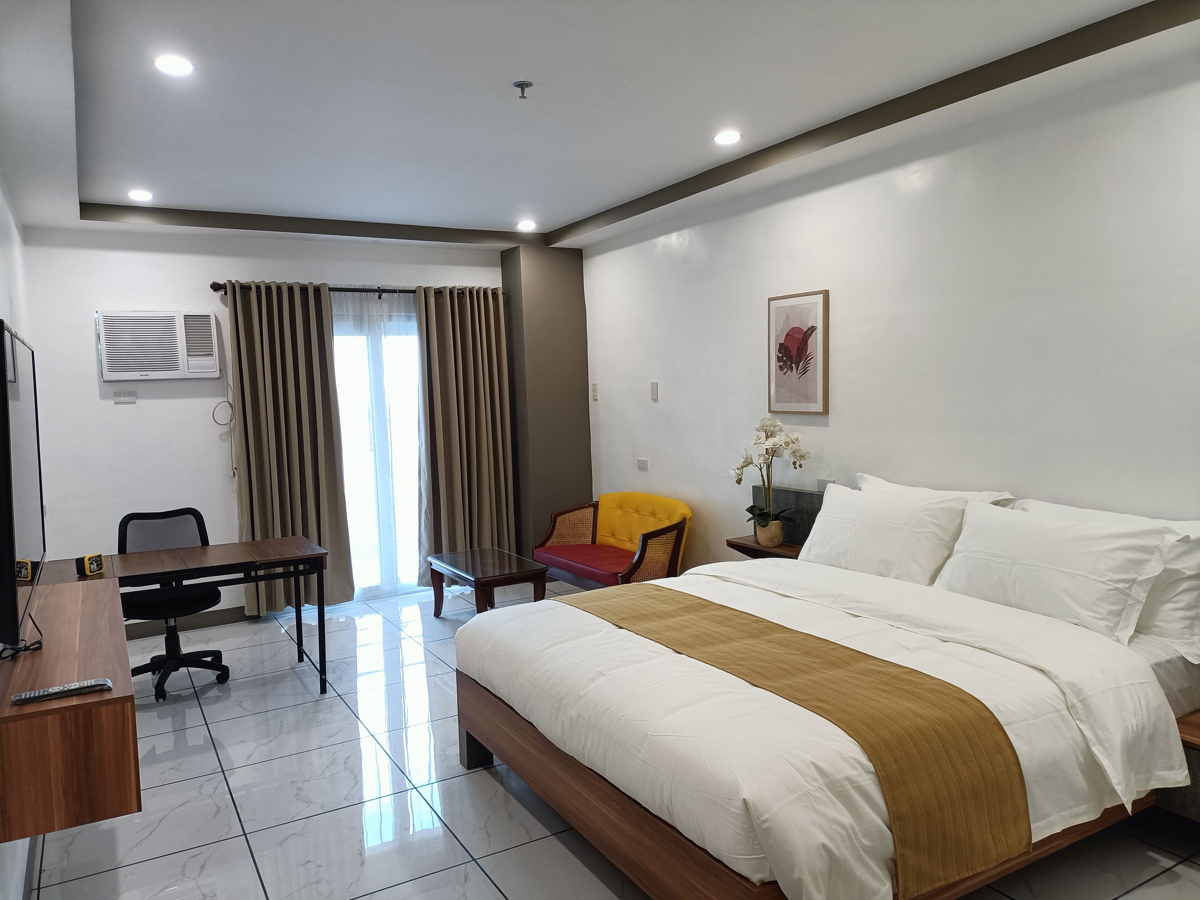 Rosh Hotel