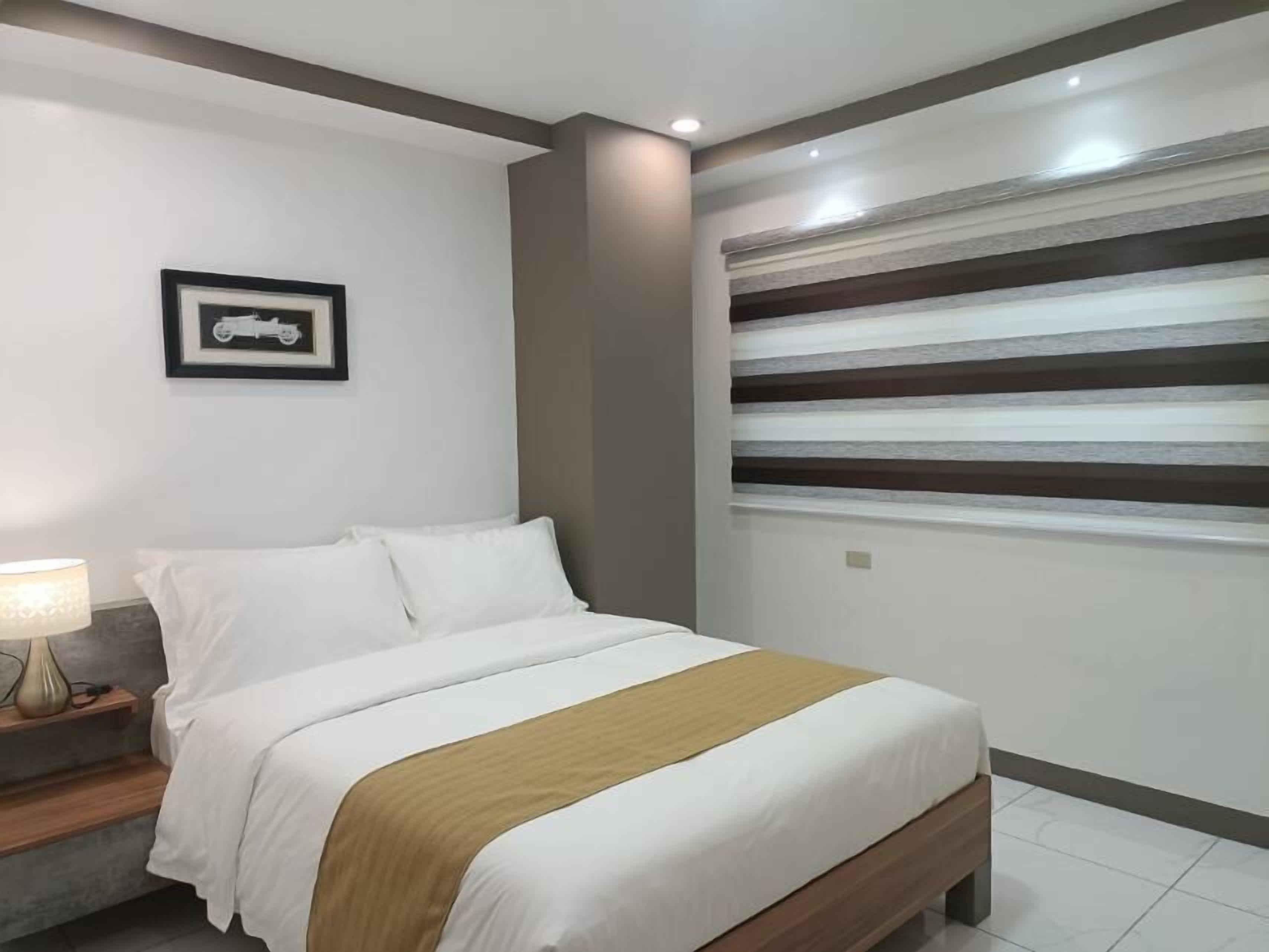 Rosh Hotel