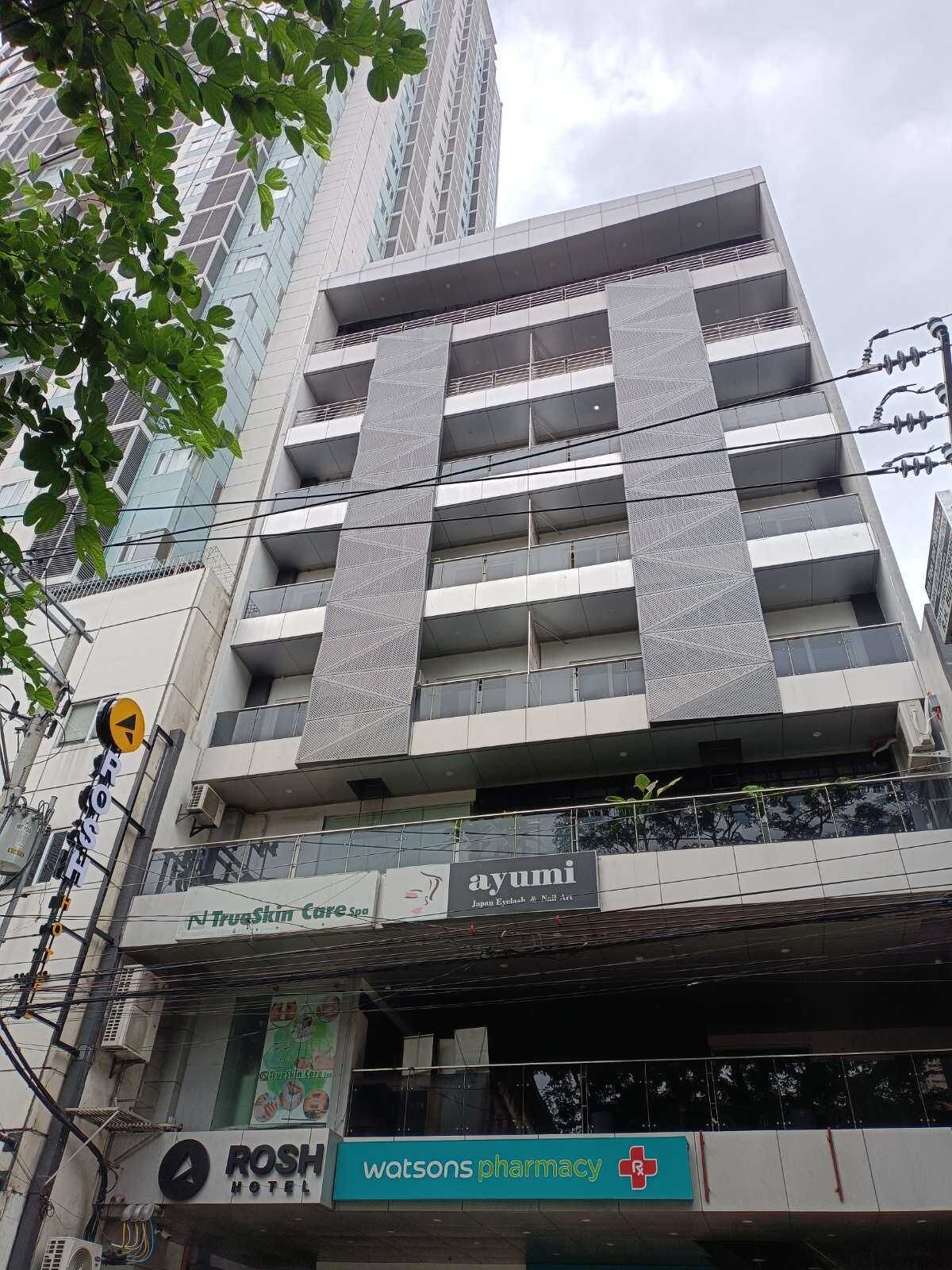 Rosh Hotel
