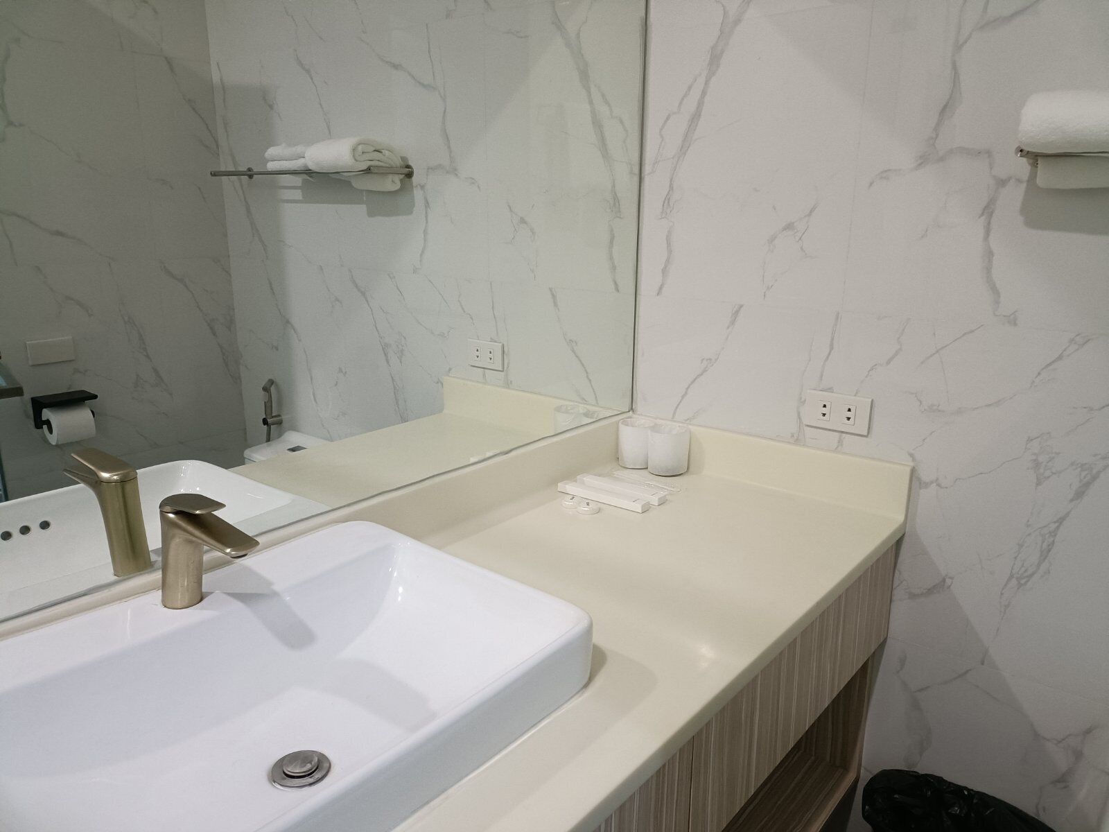 Rosh Hotel