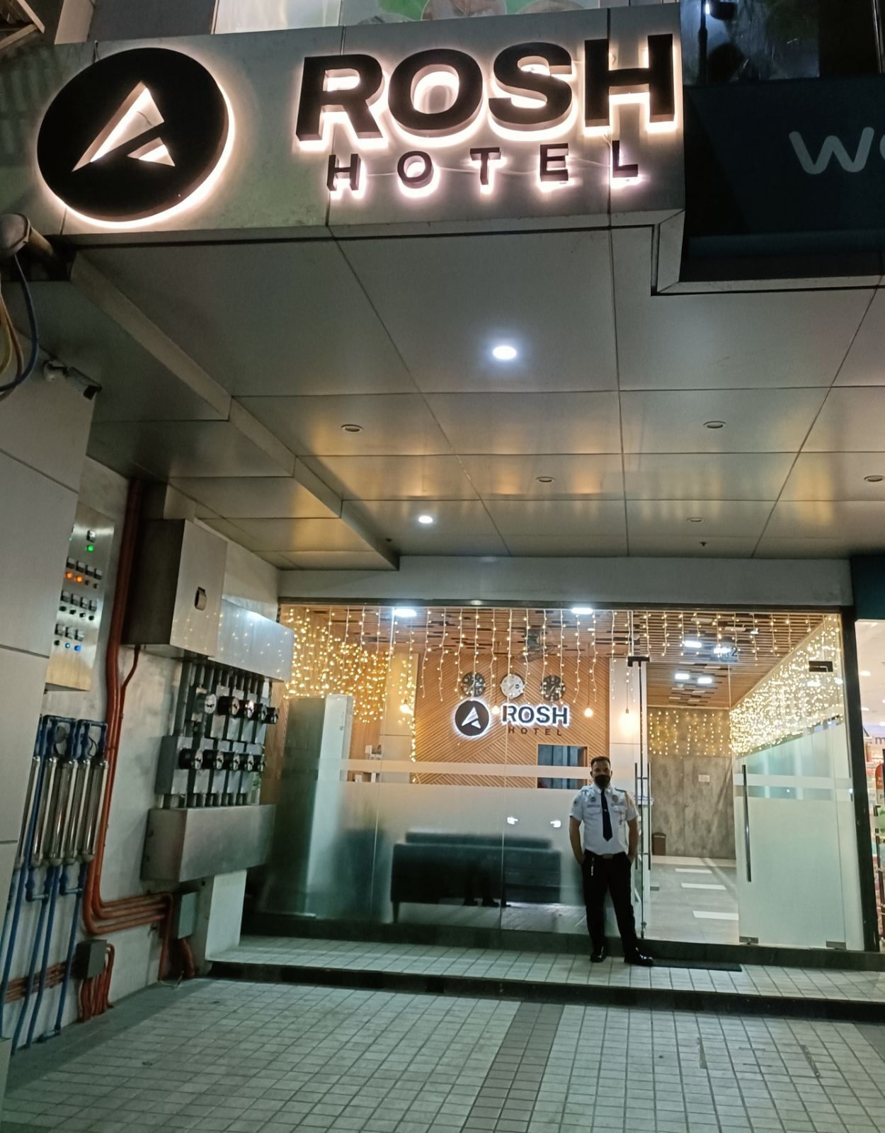 Rosh Hotel