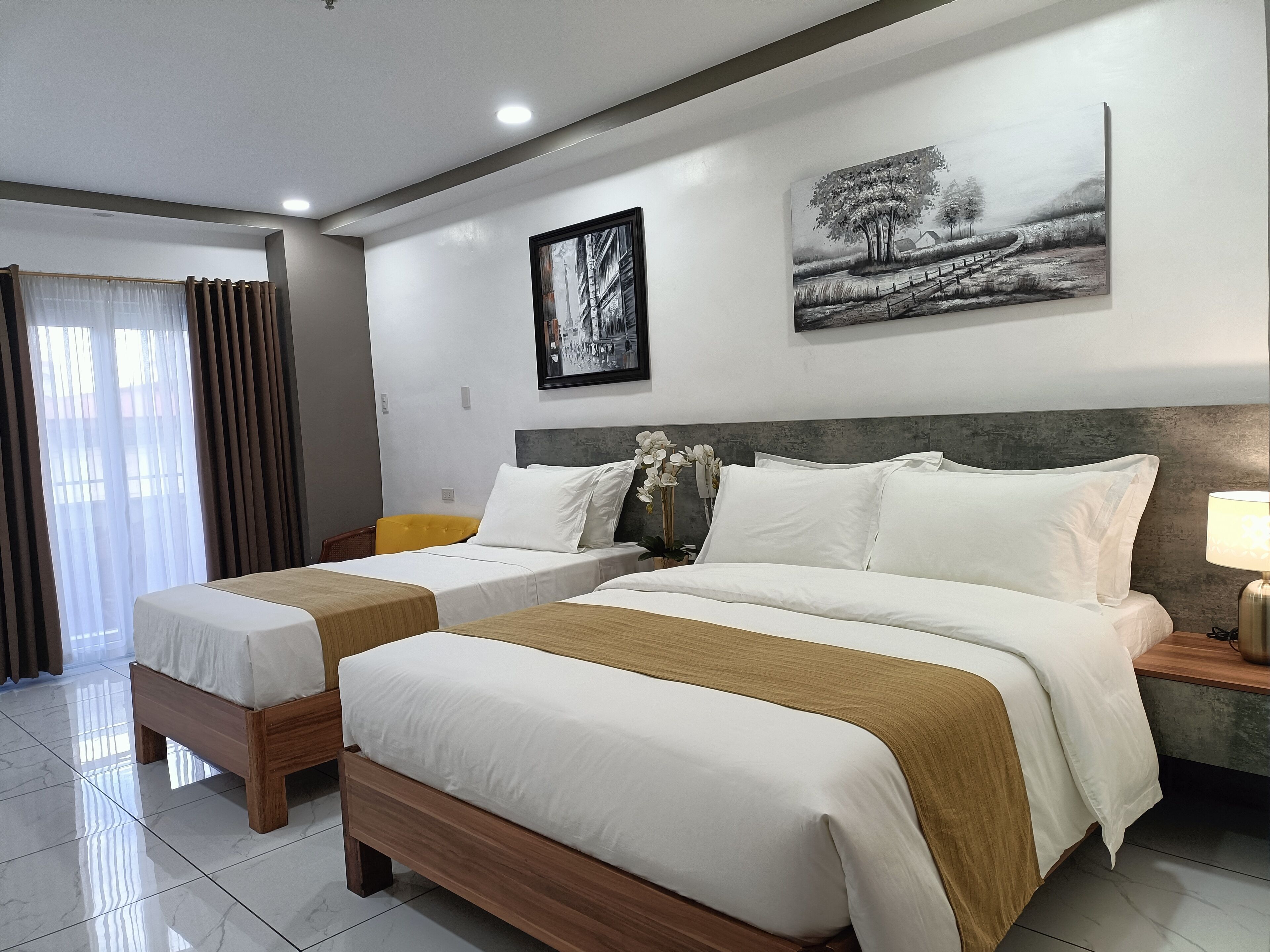 Rosh Hotel