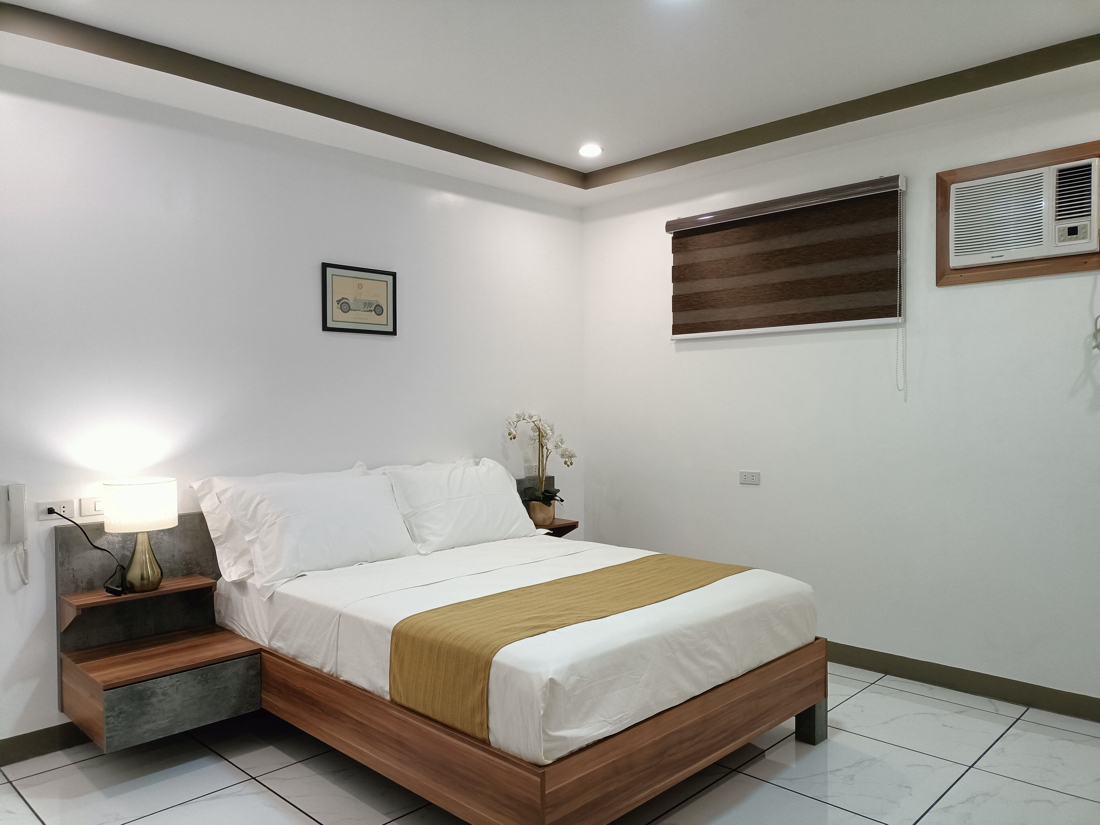 Rosh Hotel