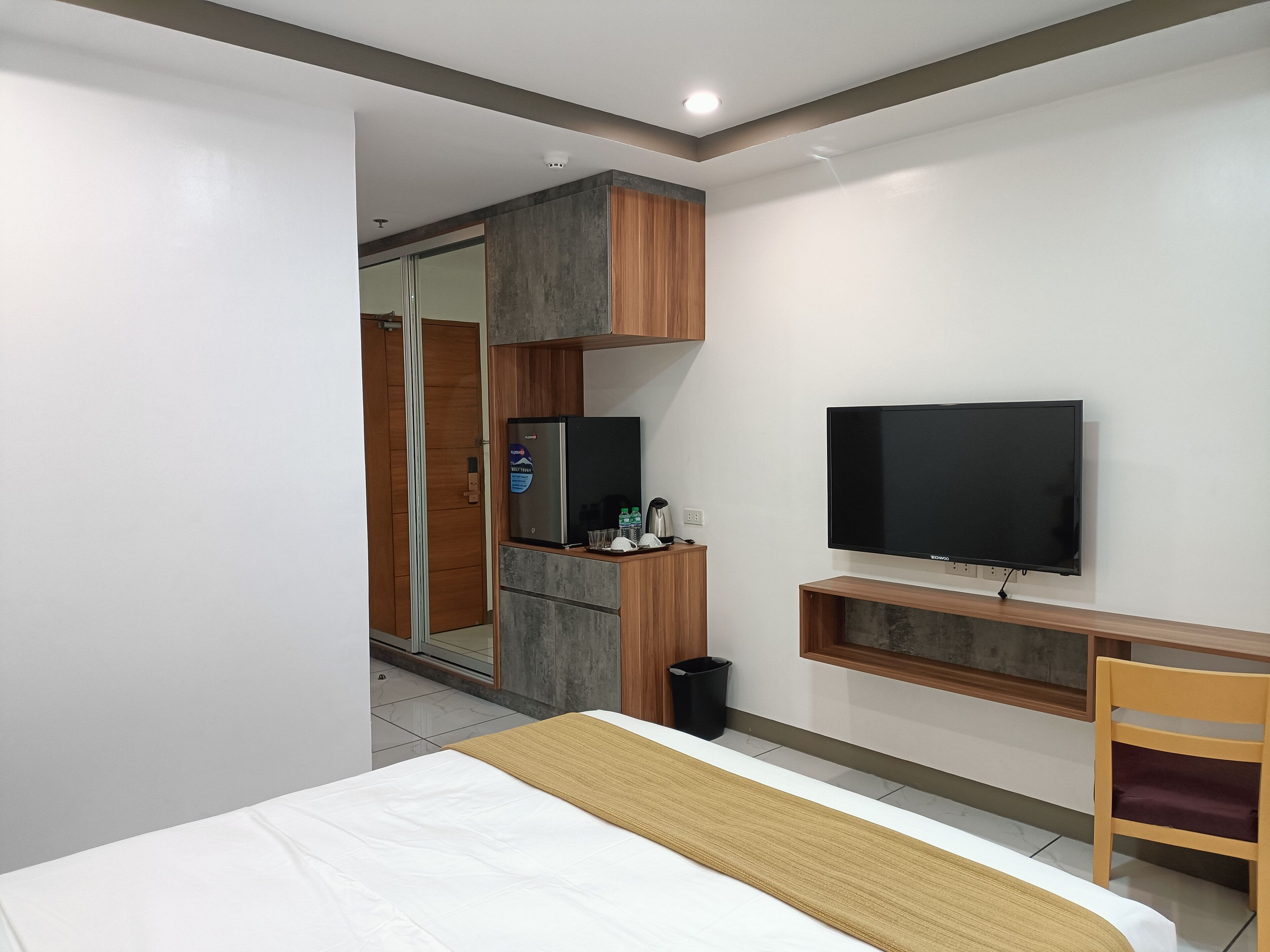 Rosh Hotel