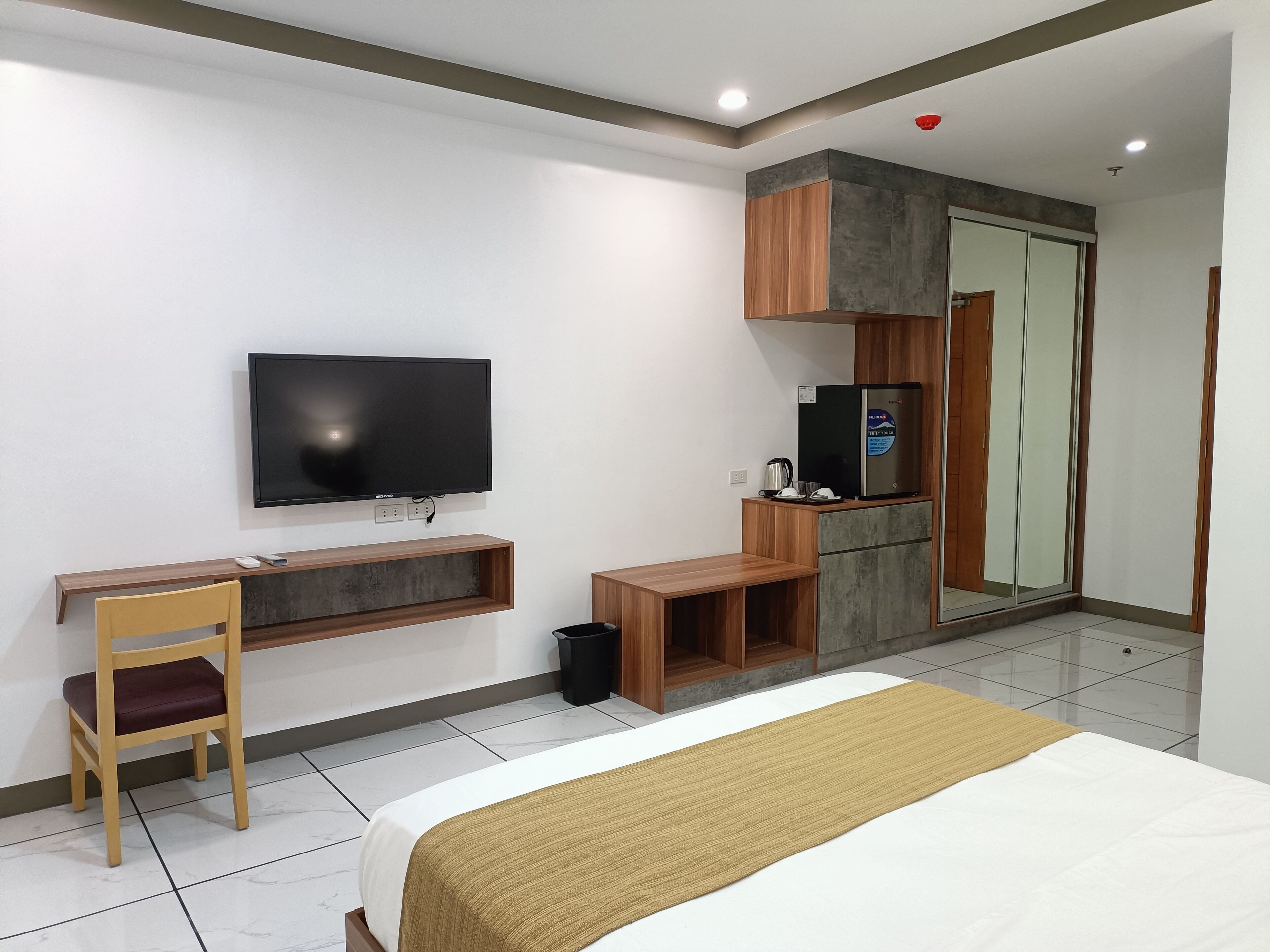 Rosh Hotel