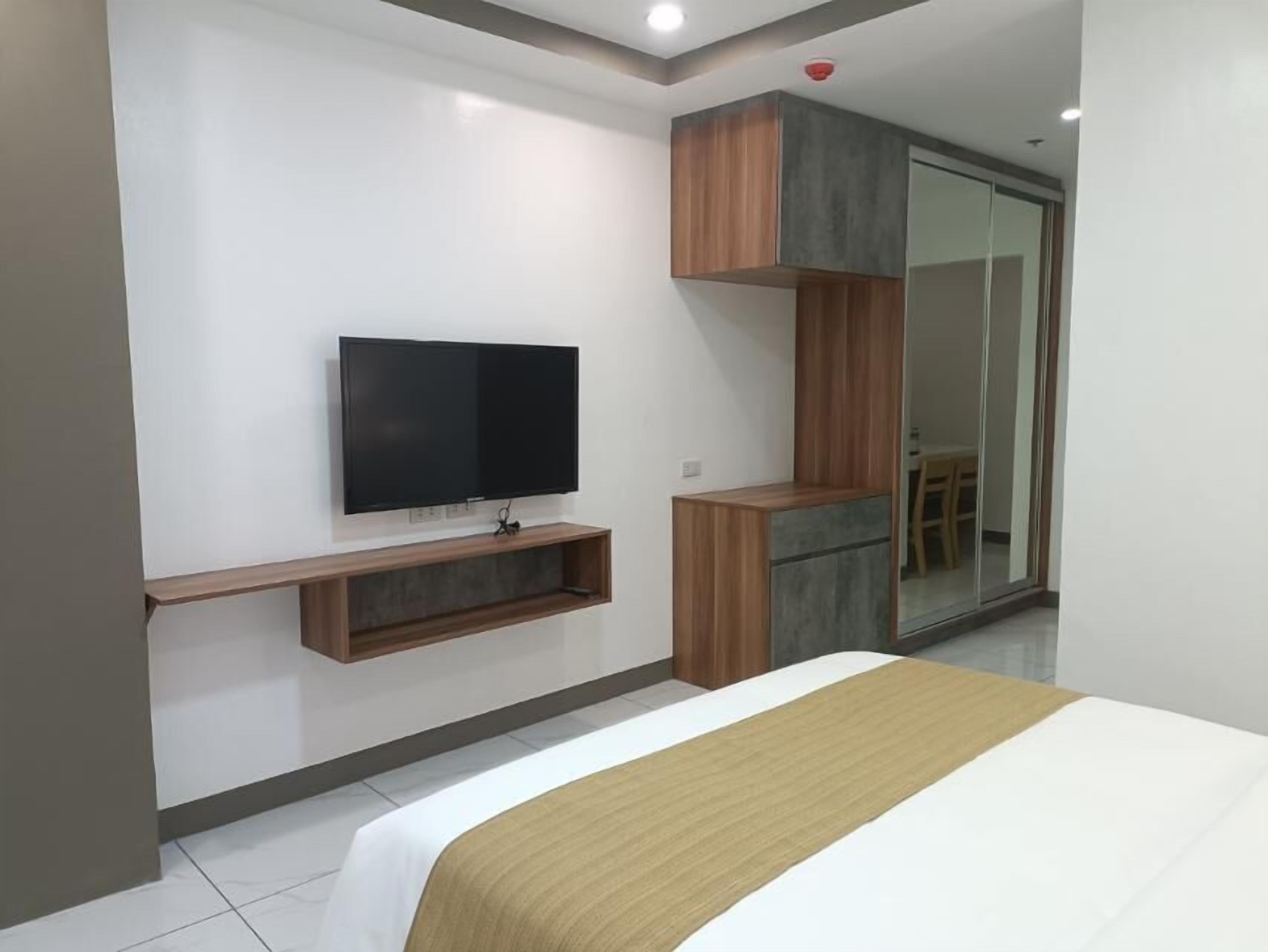 Rosh Hotel