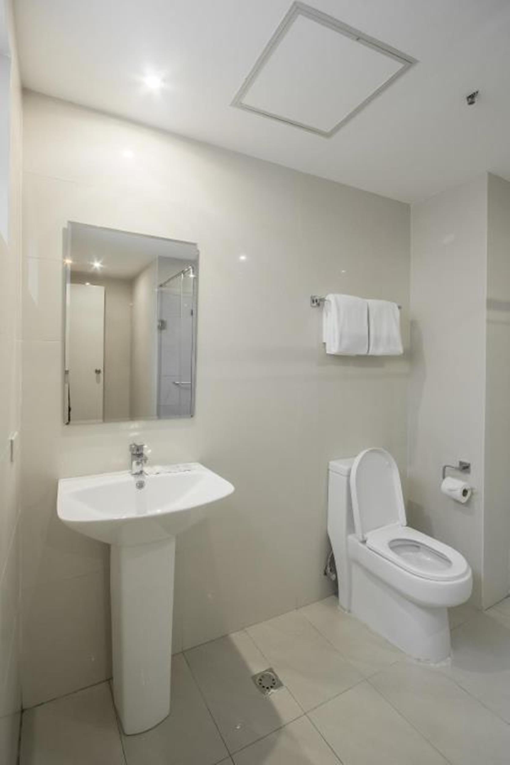 Salcedo Suites at LPL Manor
