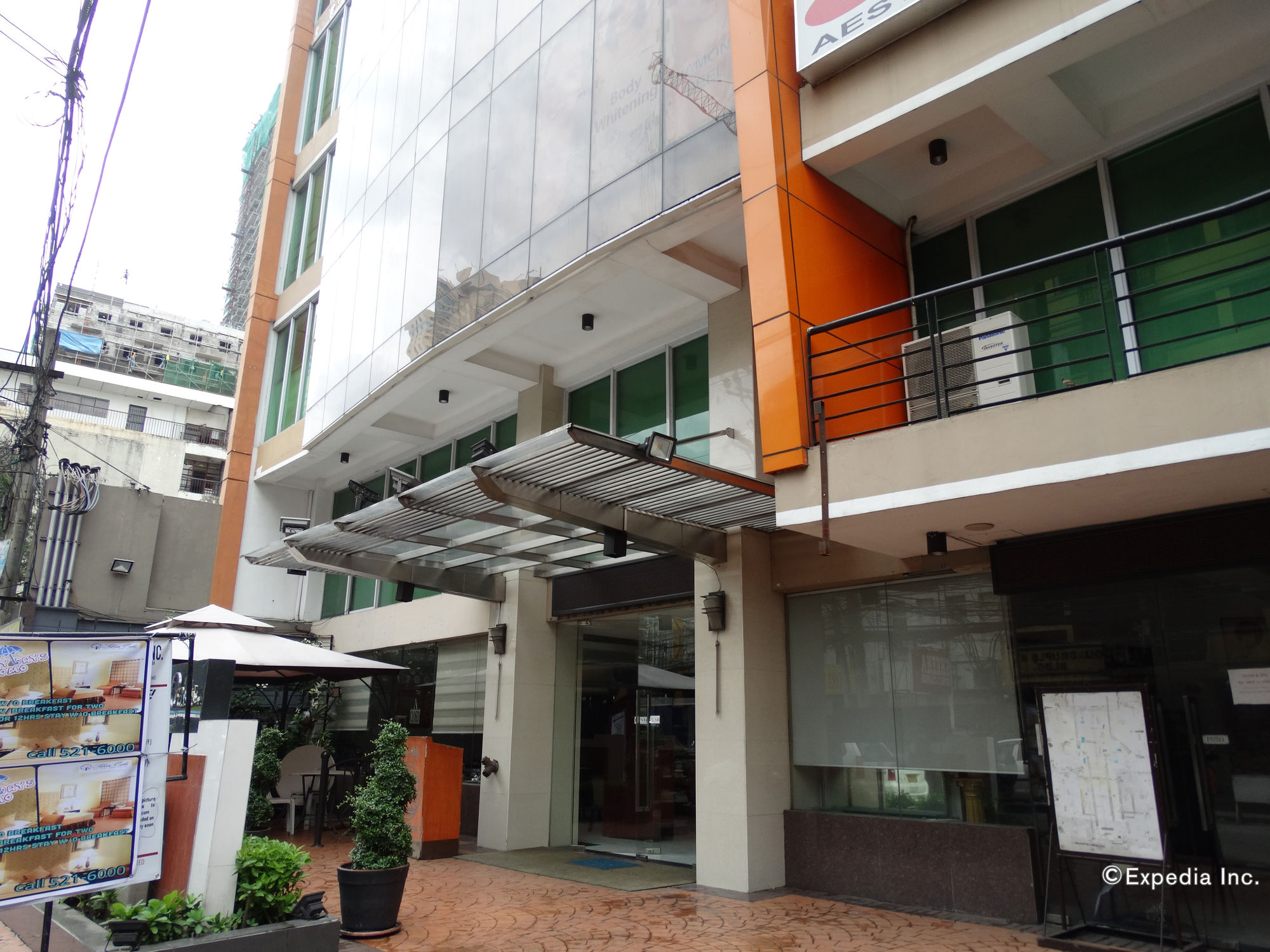 Silver Oaks Suite Hotel