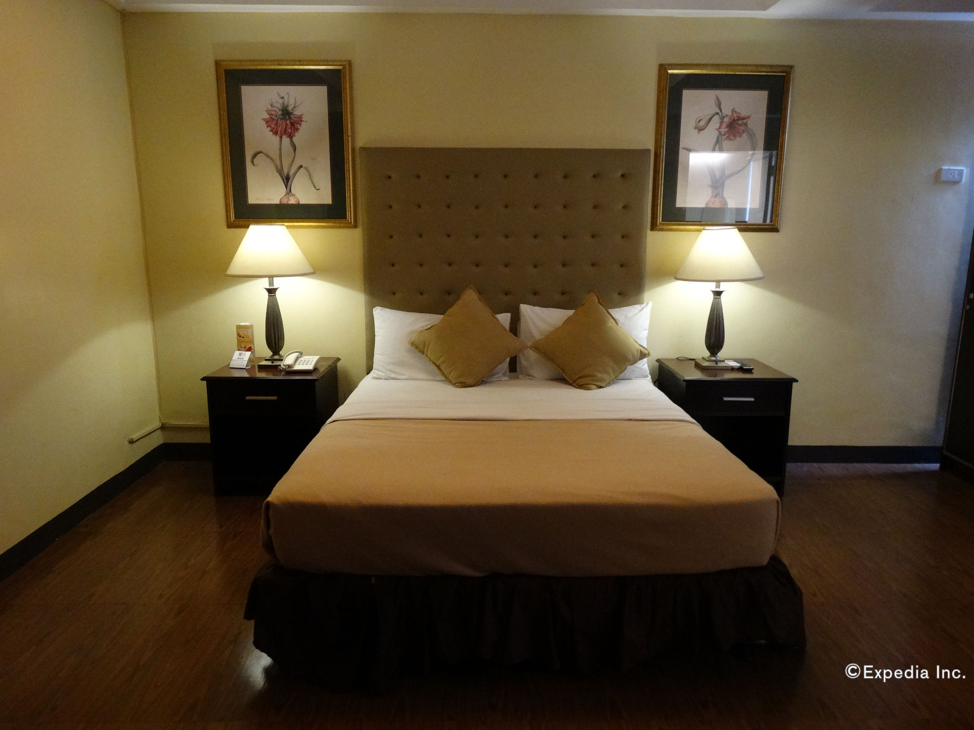 Silver Oaks Suite Hotel