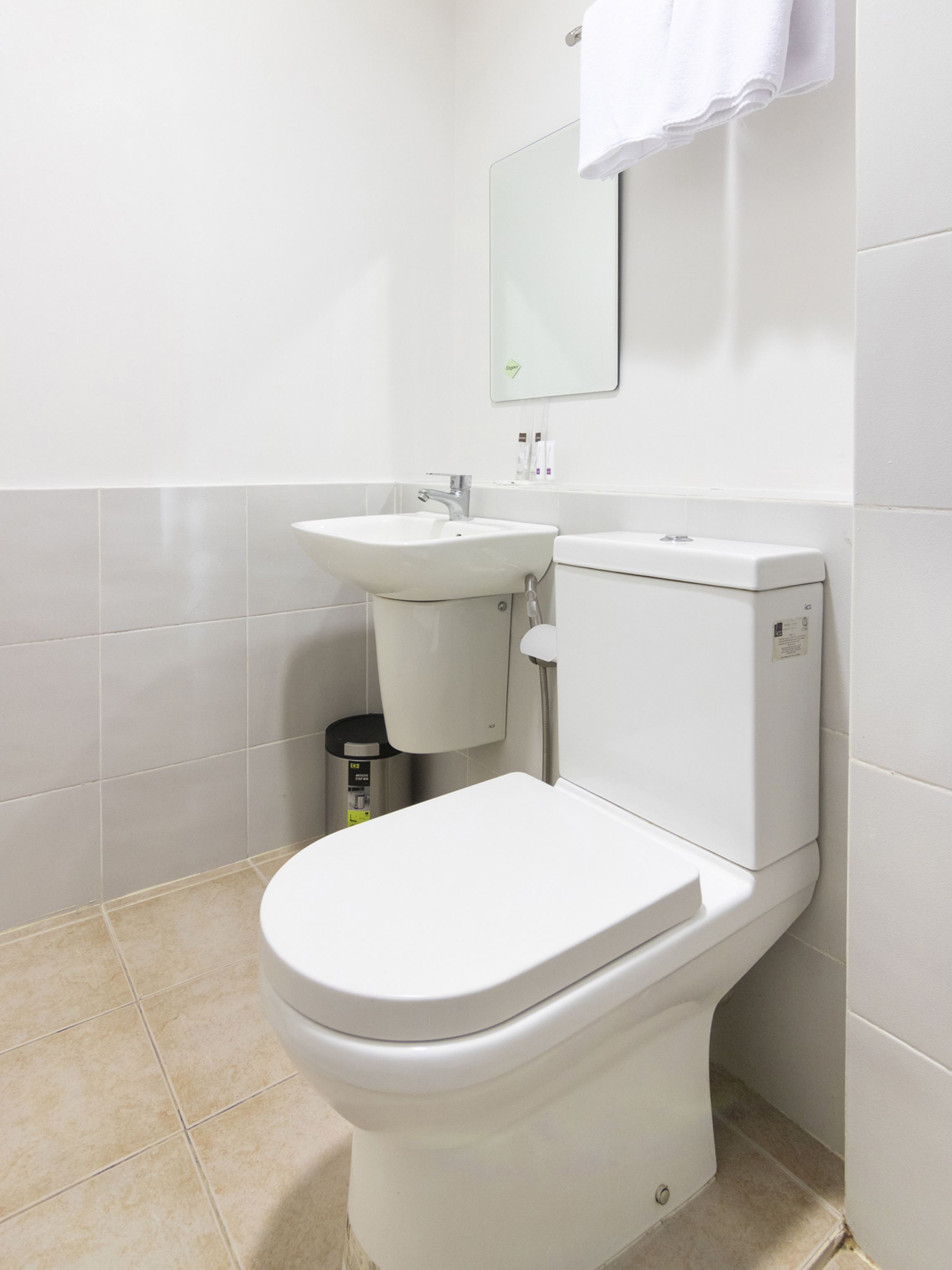 Studio A by OYO Rooms
