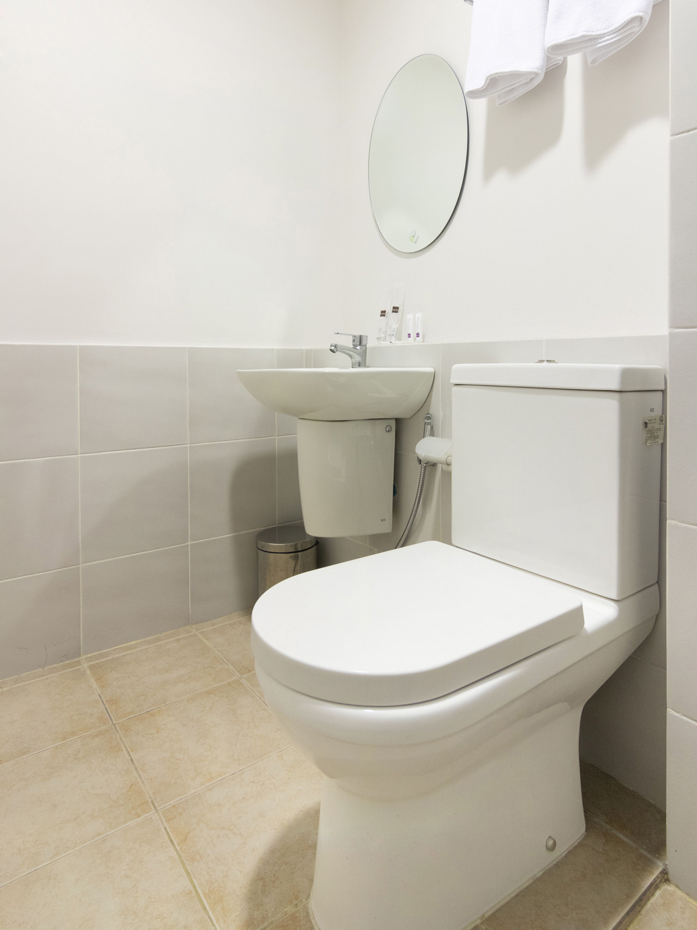 Studio A by OYO Rooms