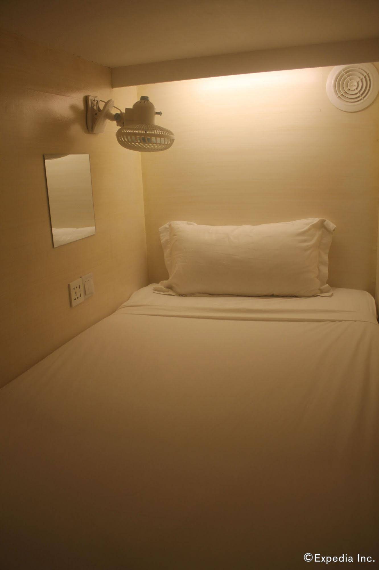 Tambayan Capsule Hostel