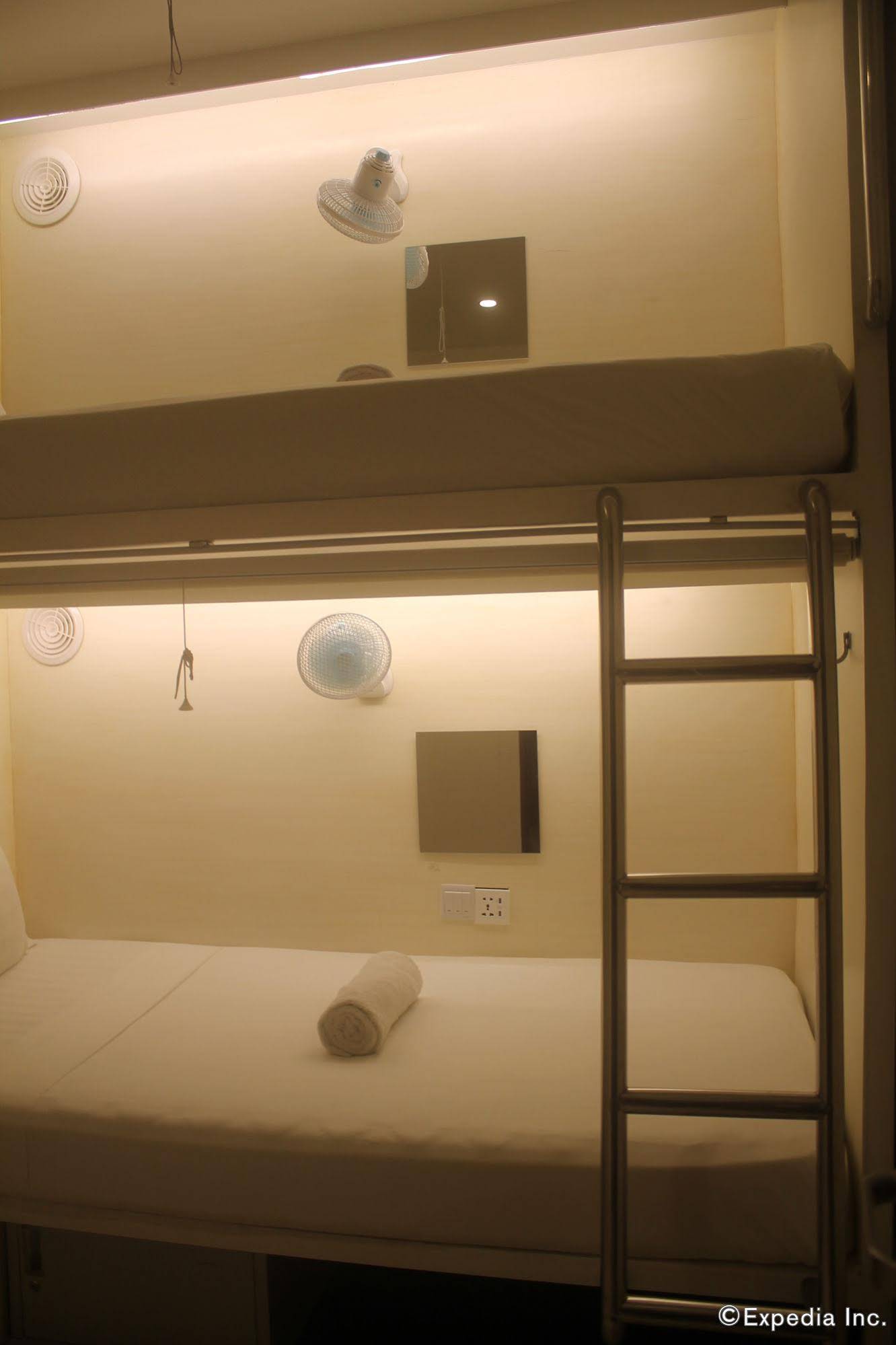 Tambayan Capsule Hostel
