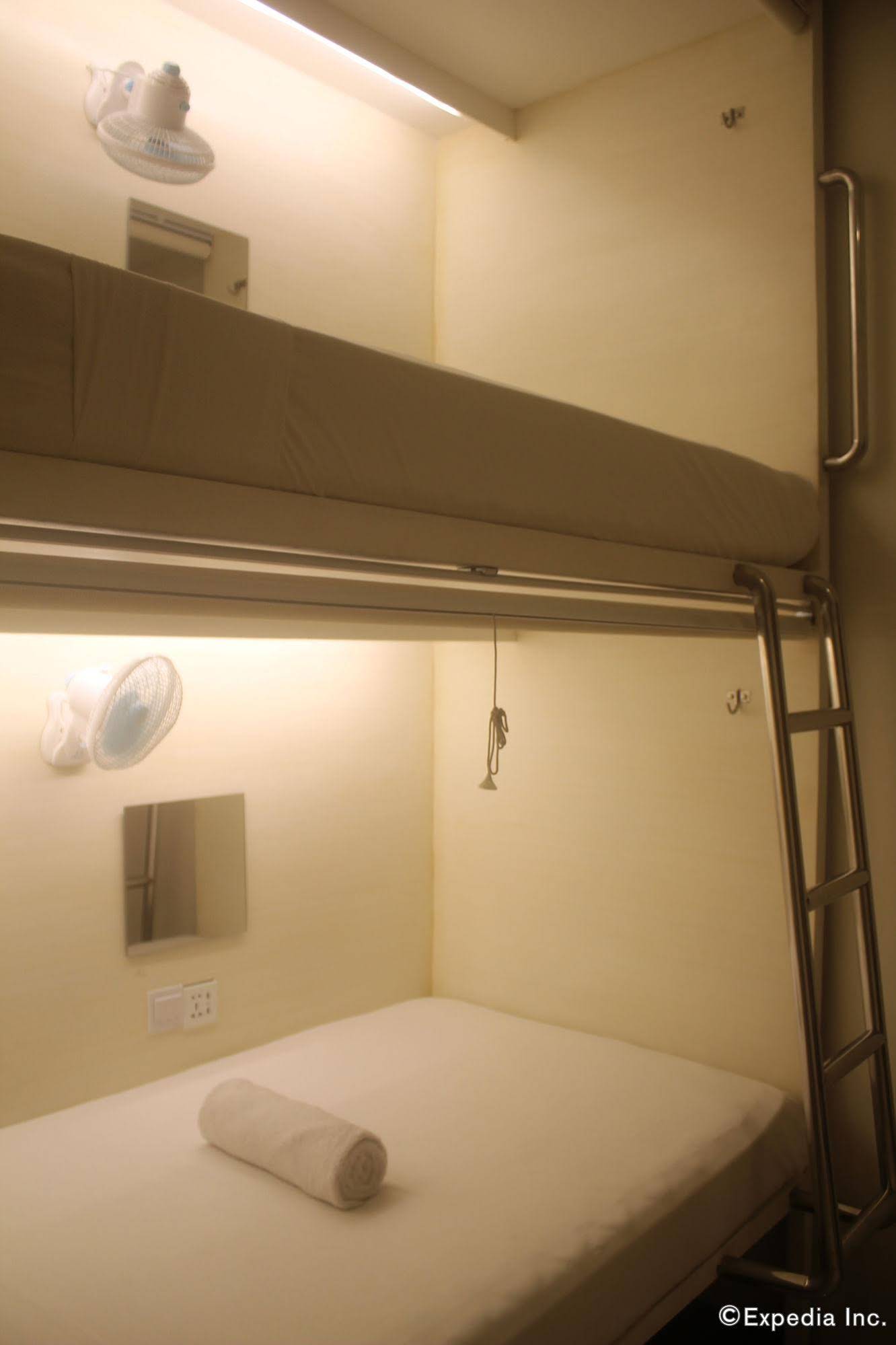 Tambayan Capsule Hostel