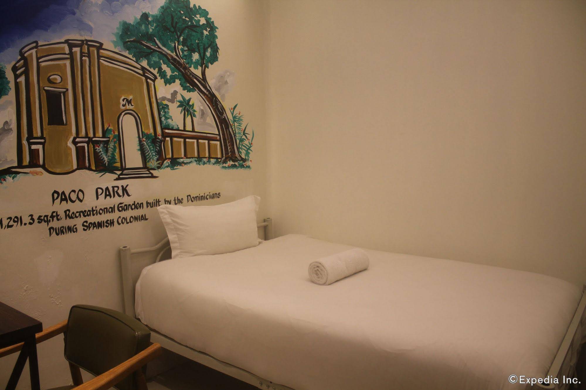Tambayan Capsule Hostel