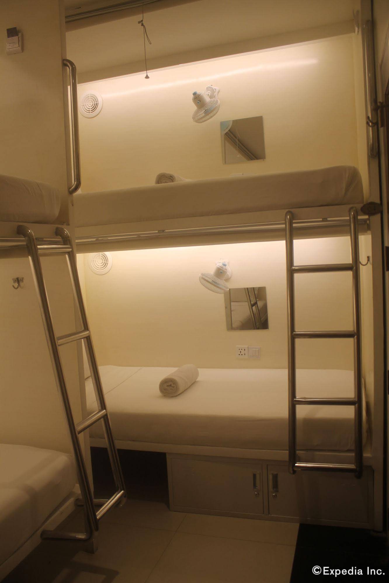 Tambayan Capsule Hostel