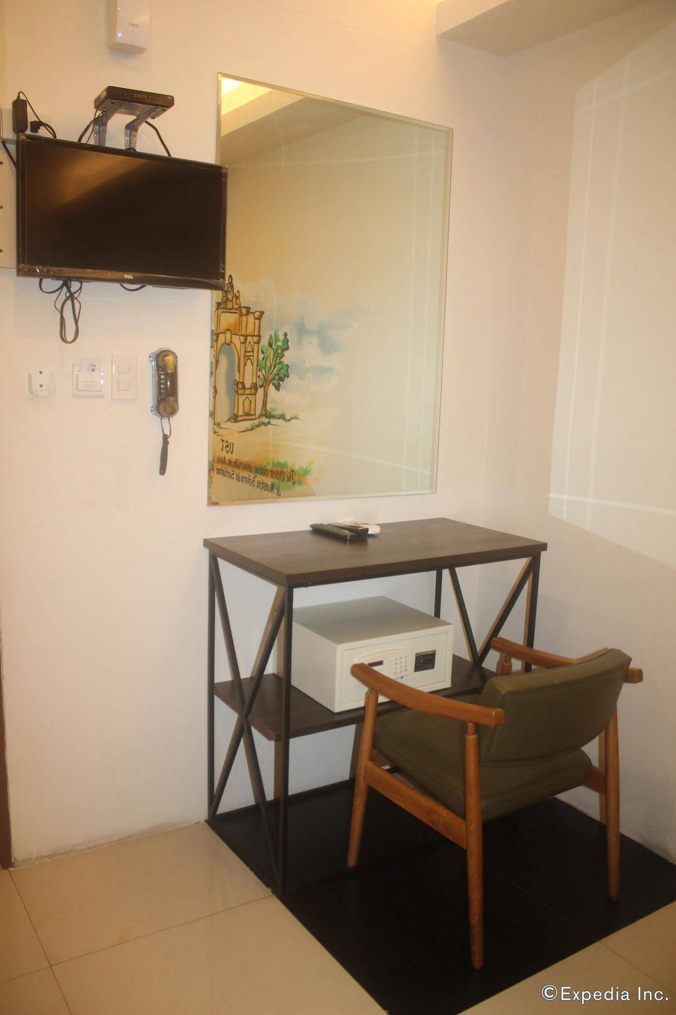 Tambayan Capsule Hostel