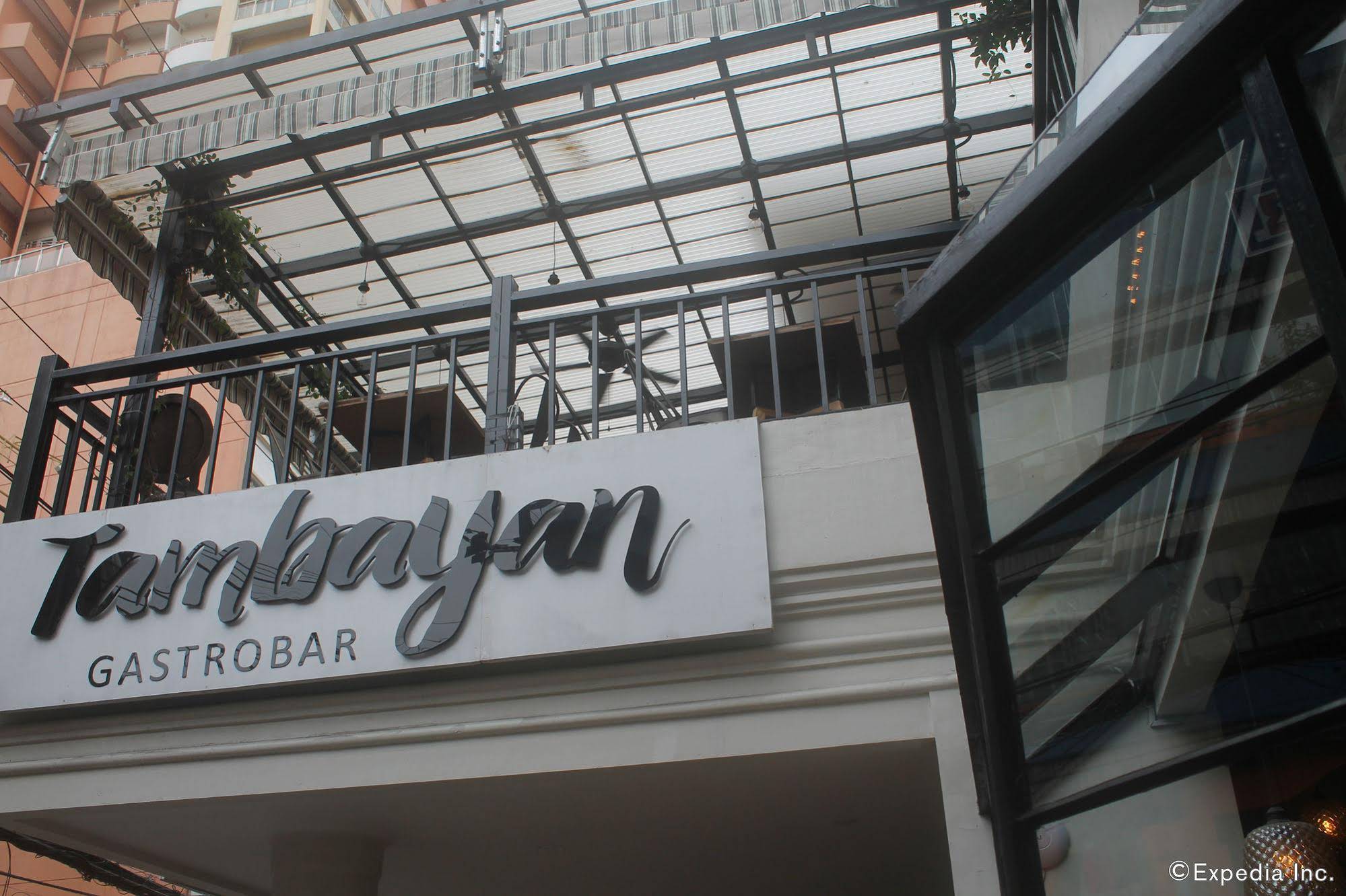 Tambayan Capsule Hostel