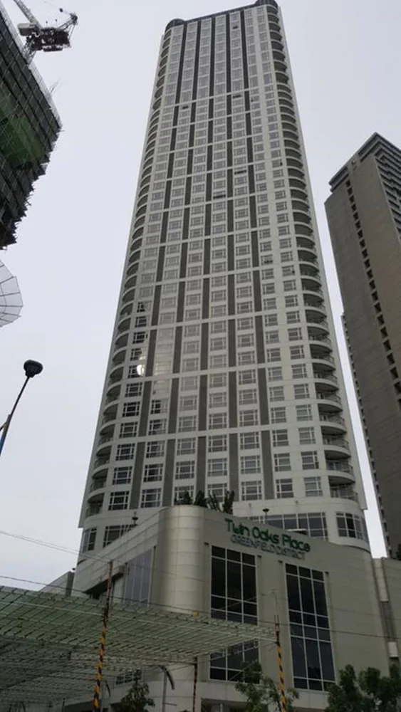 Twin Oaks Place East
