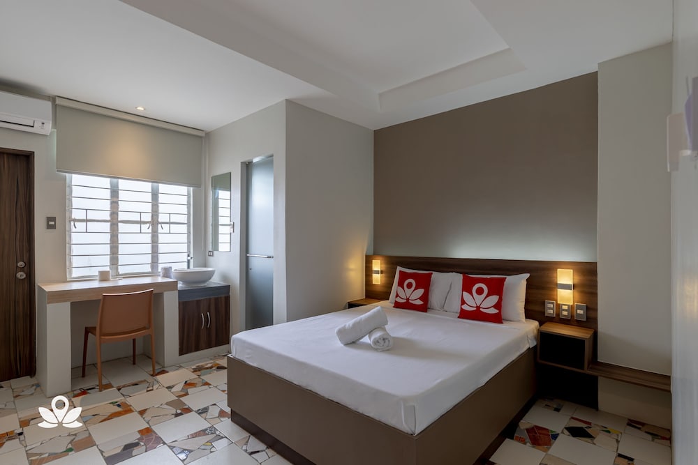 V Plaza Manila by ZEN Rooms
