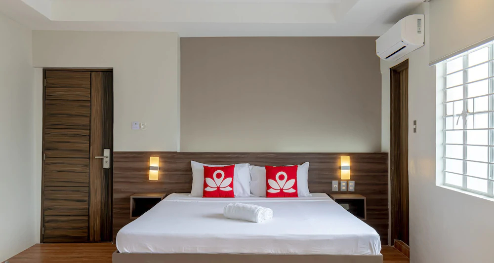 V Plaza Manila by ZEN Rooms
