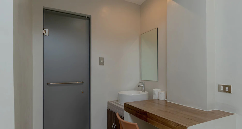V Plaza Manila by ZEN Rooms