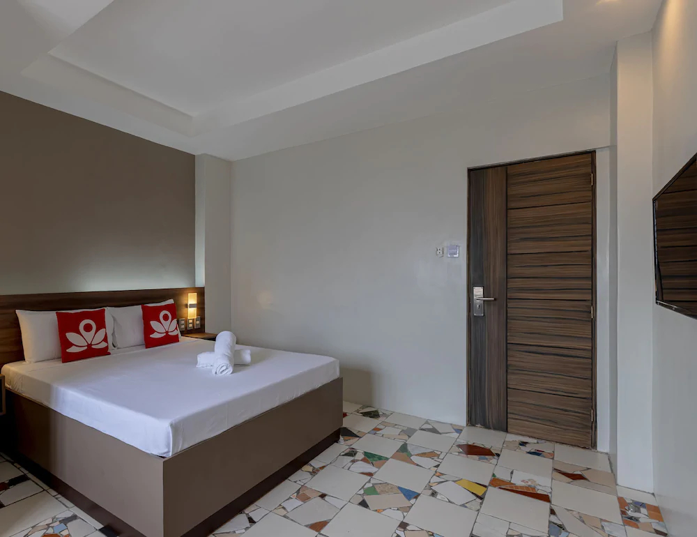V Plaza Manila by ZEN Rooms