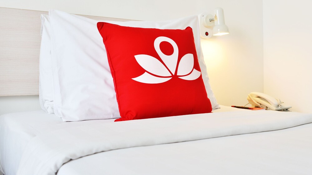 V Plaza Manila by ZEN Rooms