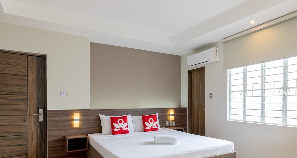 V Plaza Manila by ZEN Rooms