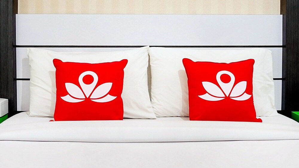 V Plaza Manila by ZEN Rooms