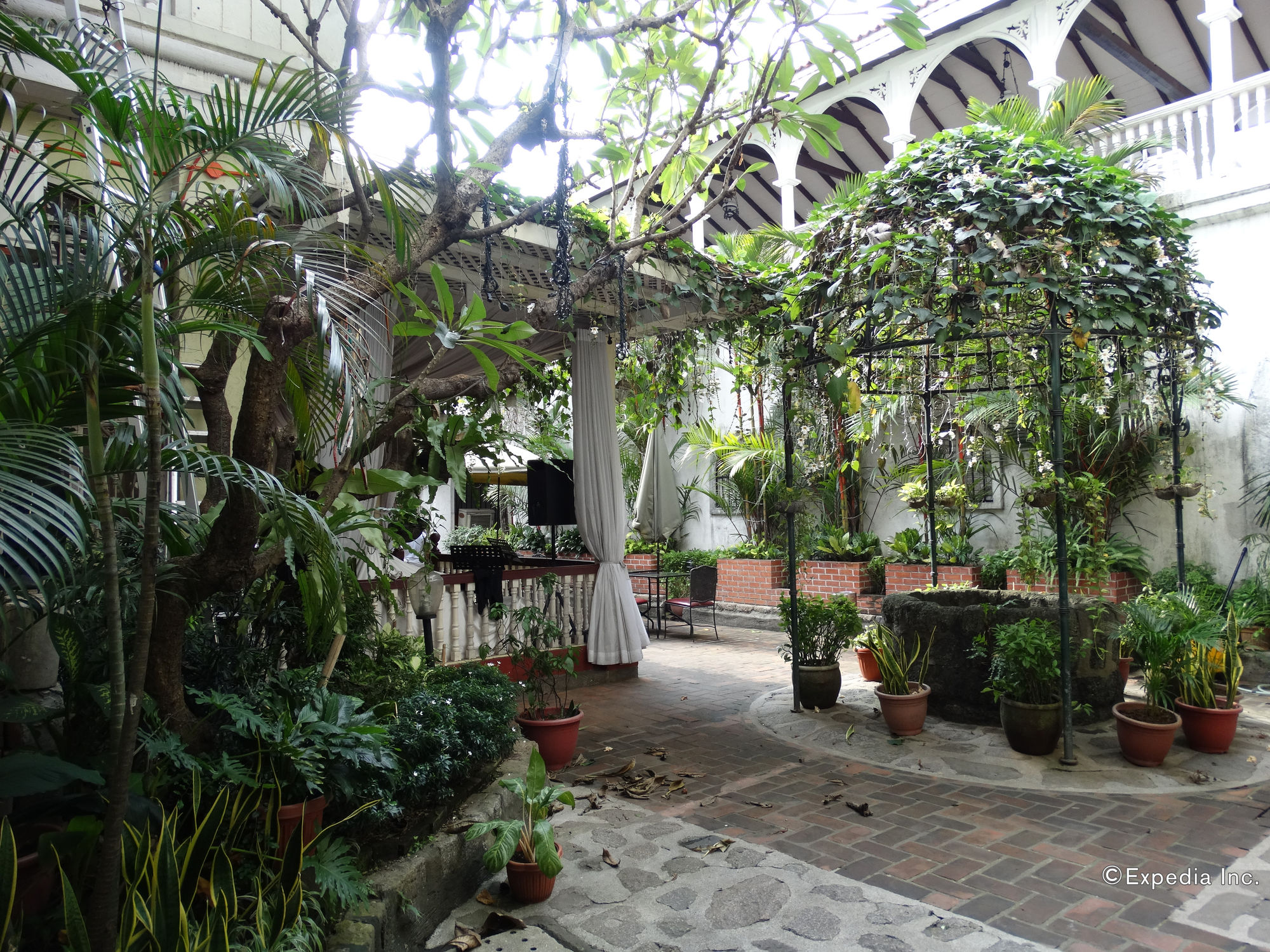 White Knight Hotel Intramuros