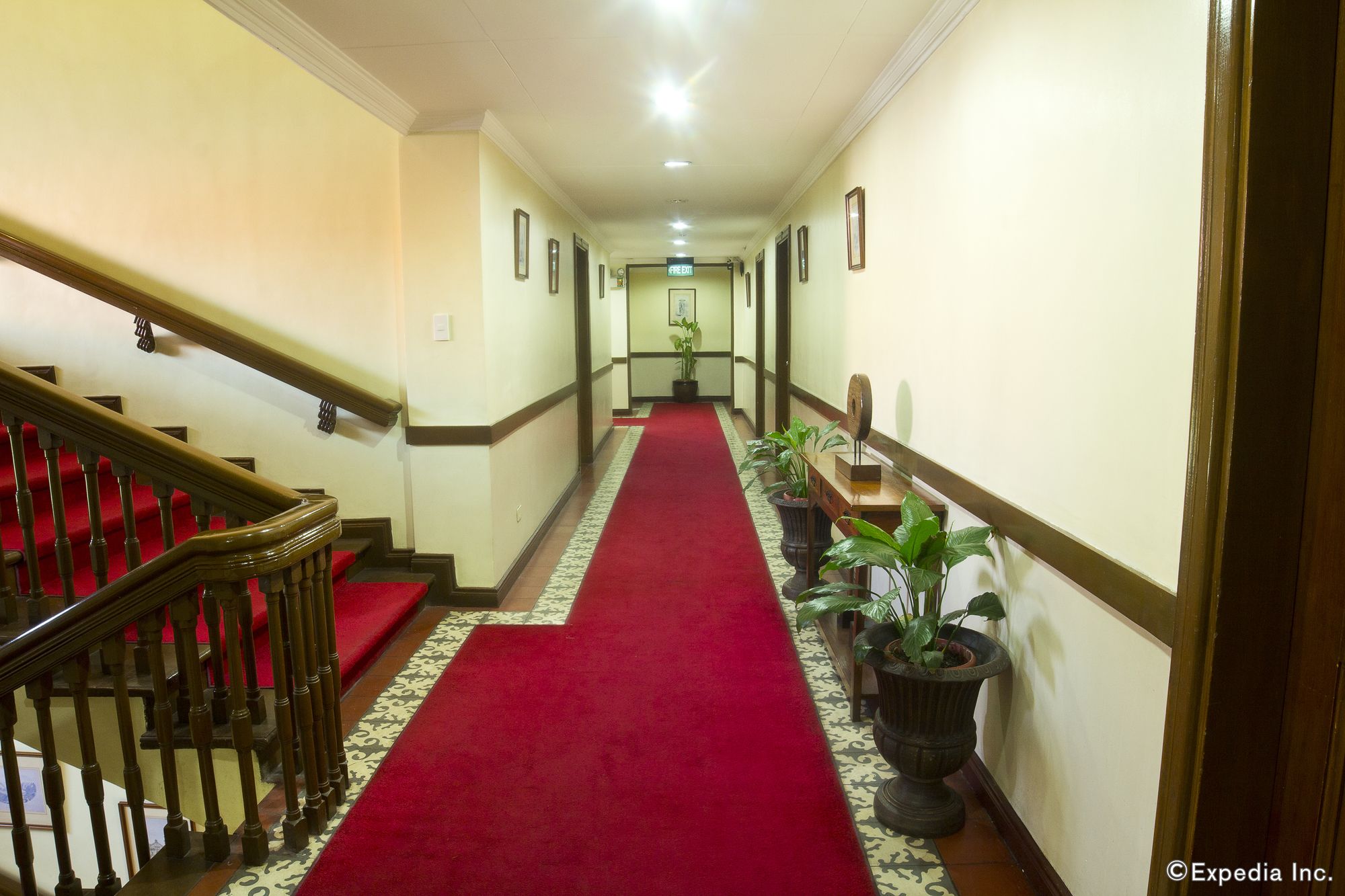 White Knight Hotel Intramuros